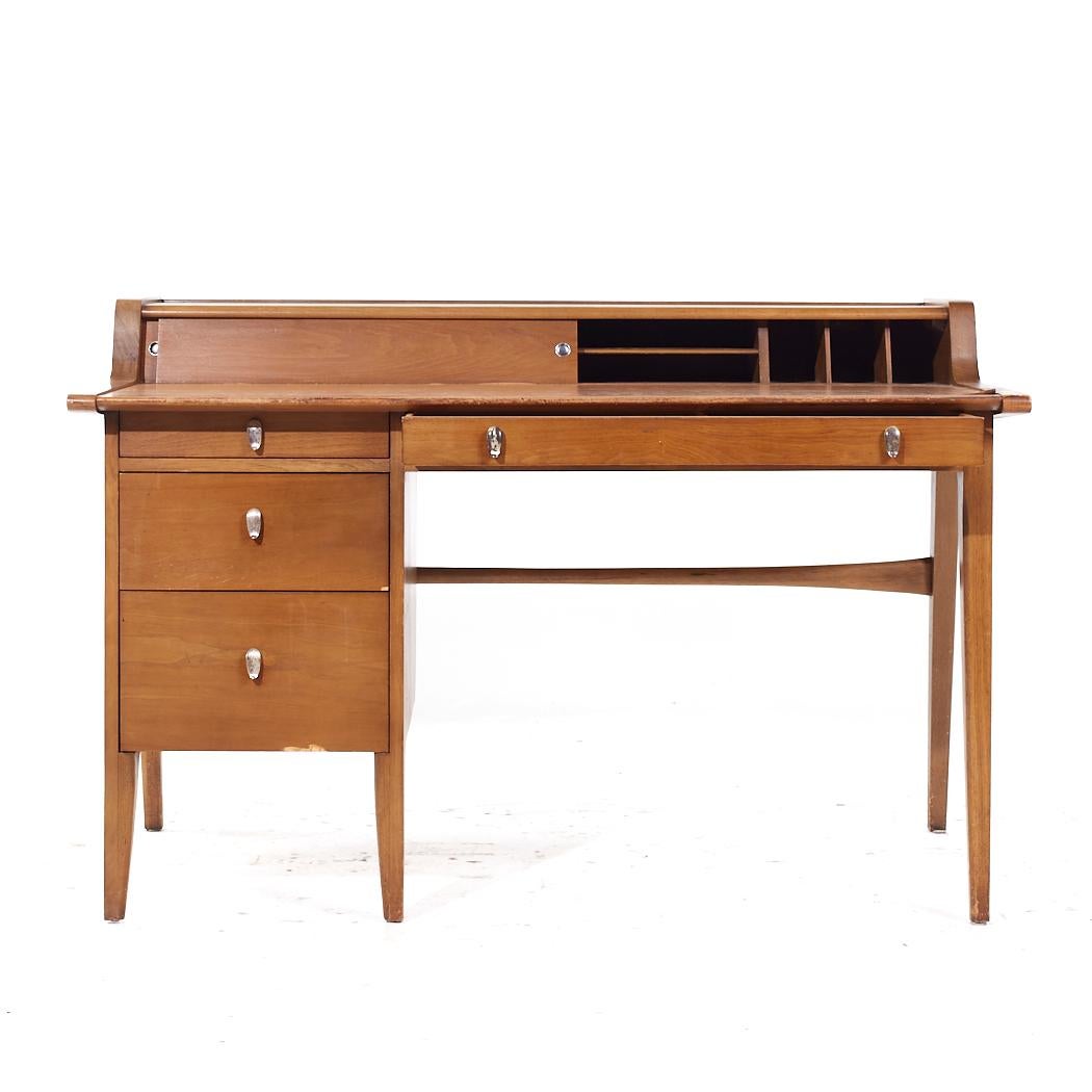 John Van Koert per Drexel Profile Scrivania in legno di noce con piano in pelle del metà del secolo scorso in vendita 3