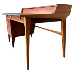 John Van Koert per Drexel Profile Scrivania in legno di noce con piano in pelle del metà del secolo scorso