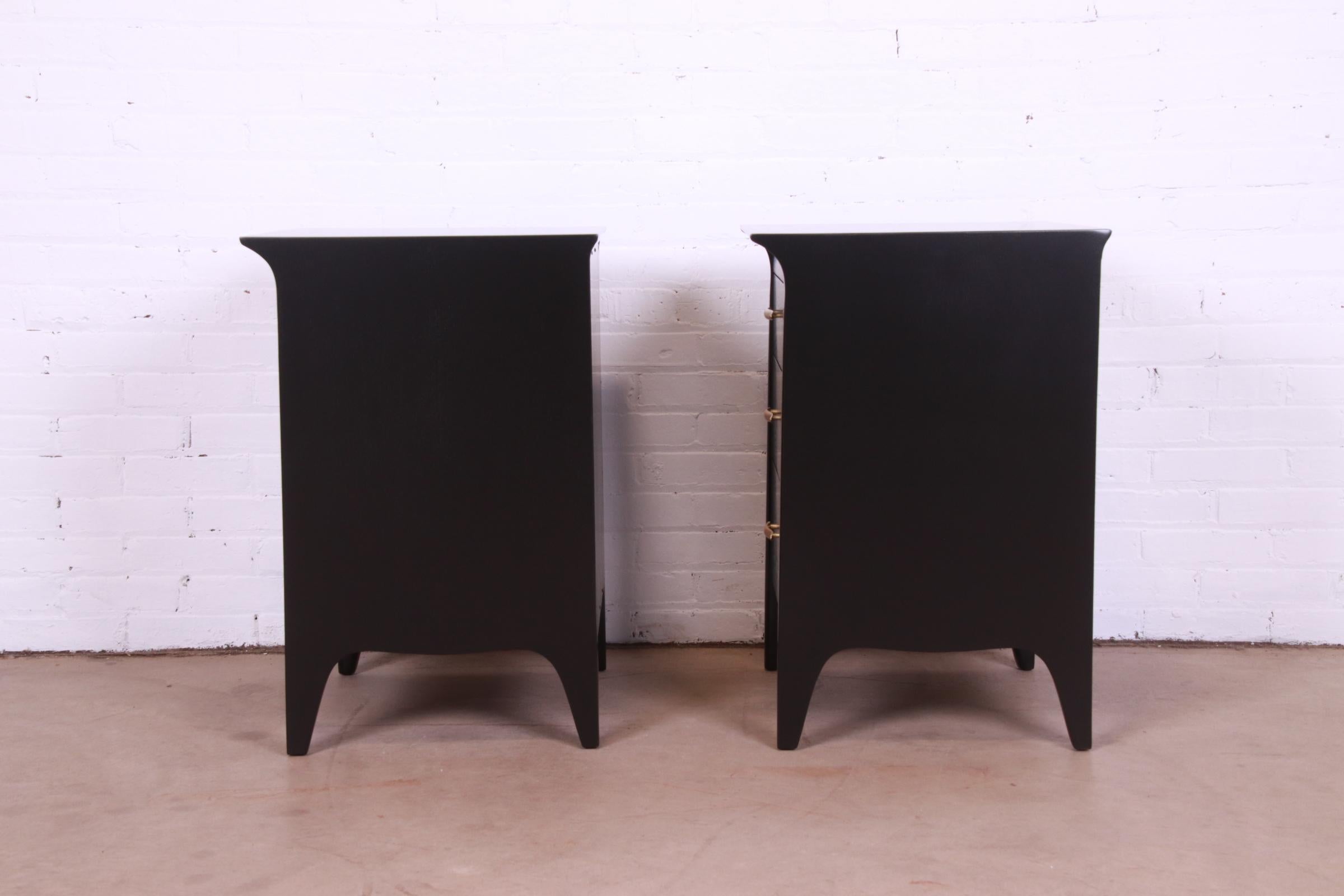 Tables de nuit laquées noires mi-siècle modernes profilées de John Van Koert pour Drexel en vente 7