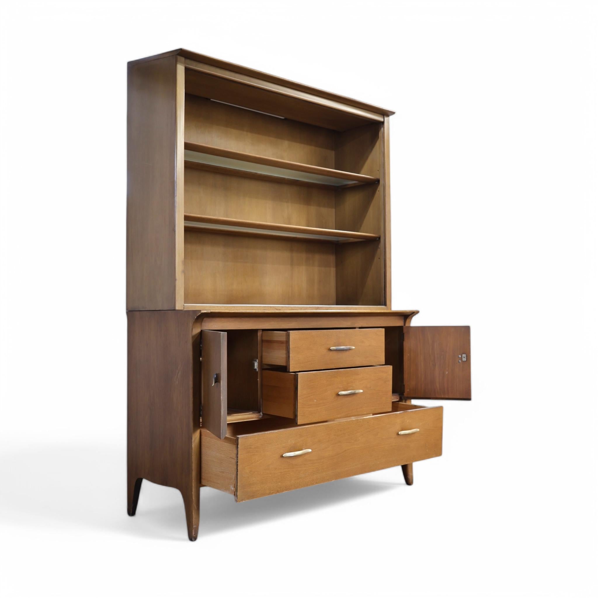 John Van Koert for Drexel Profile Vintage Mid Century Modern 2 Piece Buffet & Hu In Good Condition For Sale In Denville, NJ