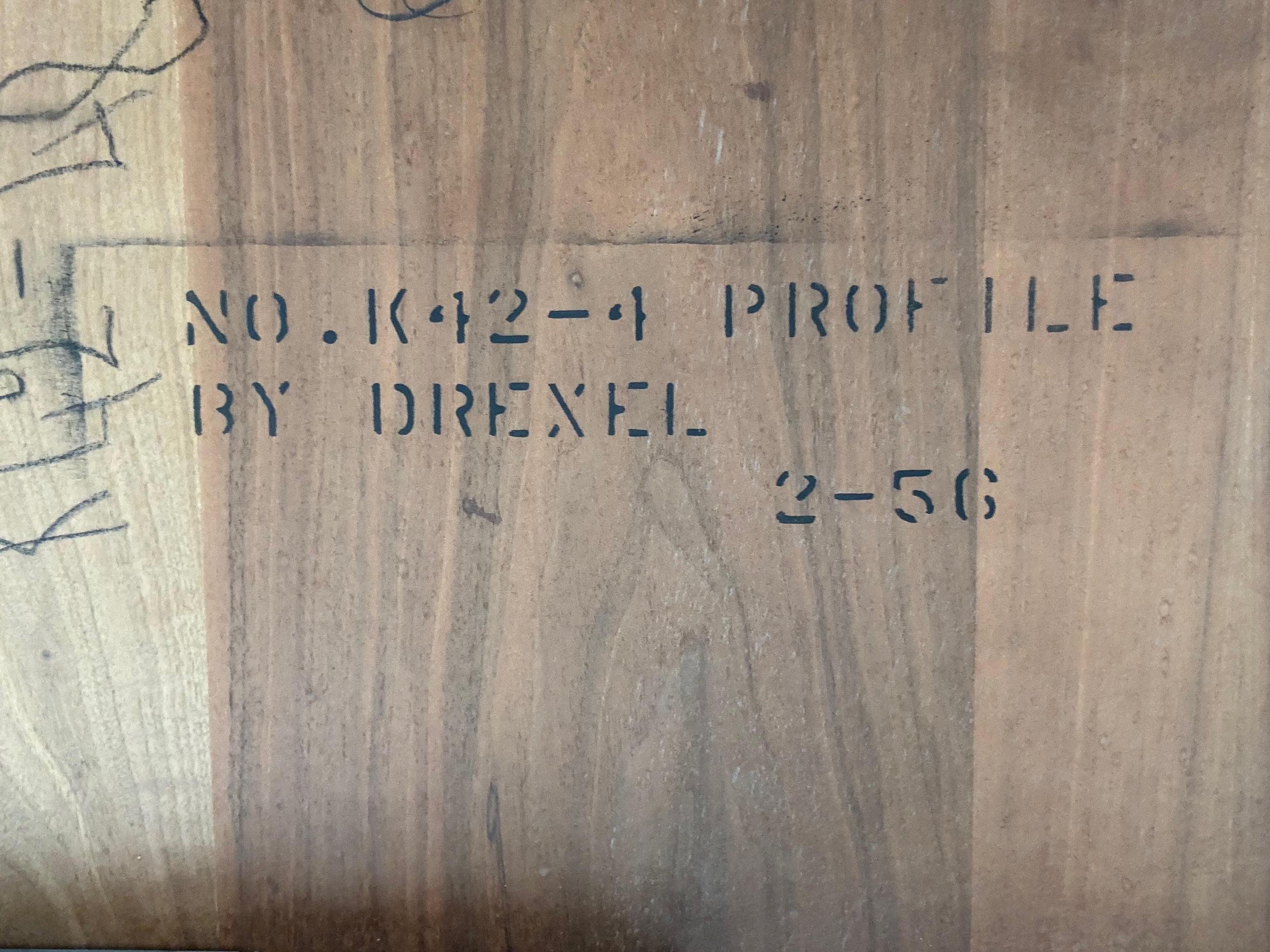 John Van Koert für Drexel - Profil -  Nussbaum Ausziehbarer Esstisch - 3 Blätter  im Angebot 9