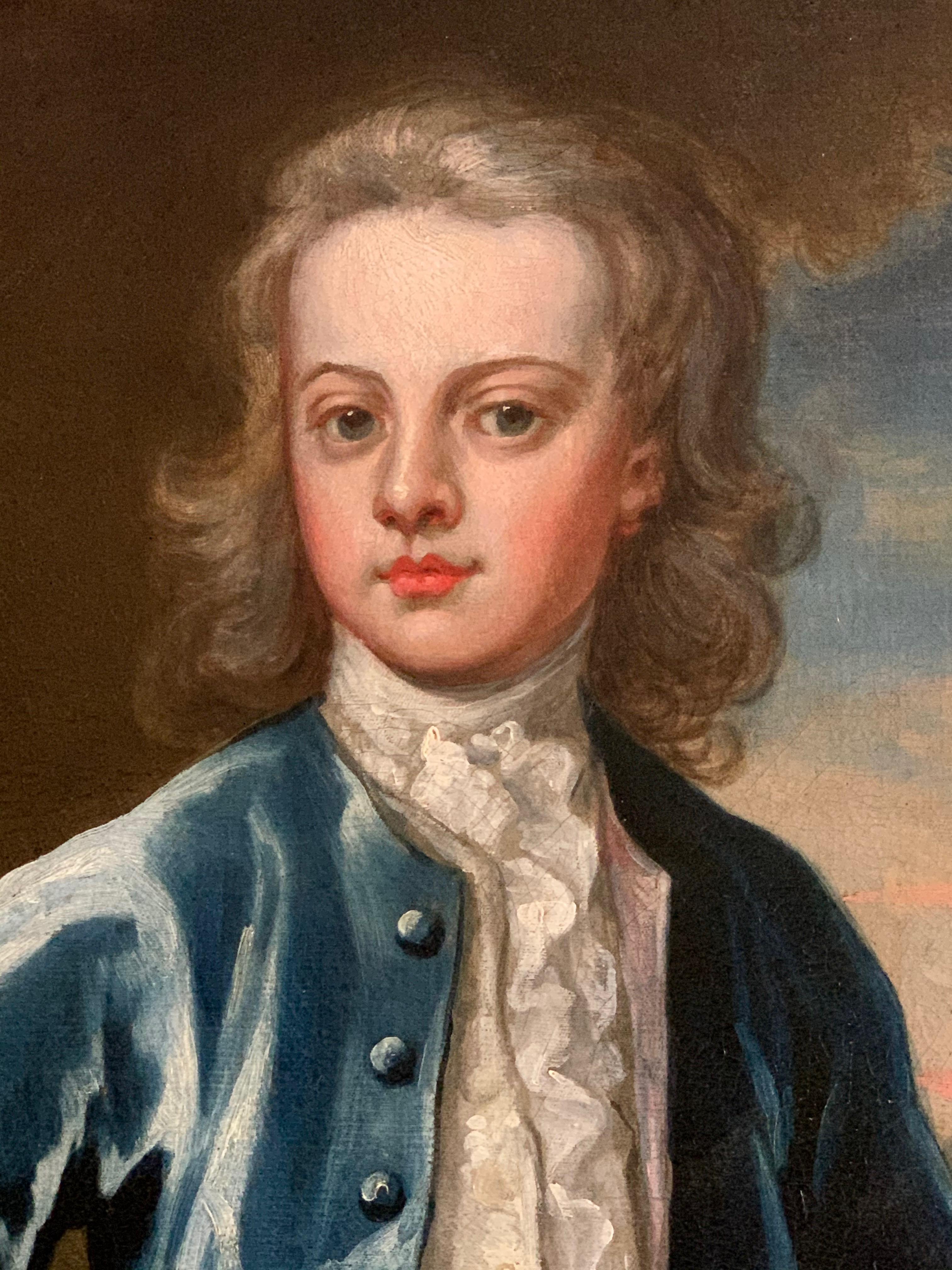 Ein charmantes und hochdekoratives englisches Porträt eines eleganten jungen Mannes und seines Windhundes aus dem frühen 18.  eine weitläufige Landschaft. Vom Künstler signiert 