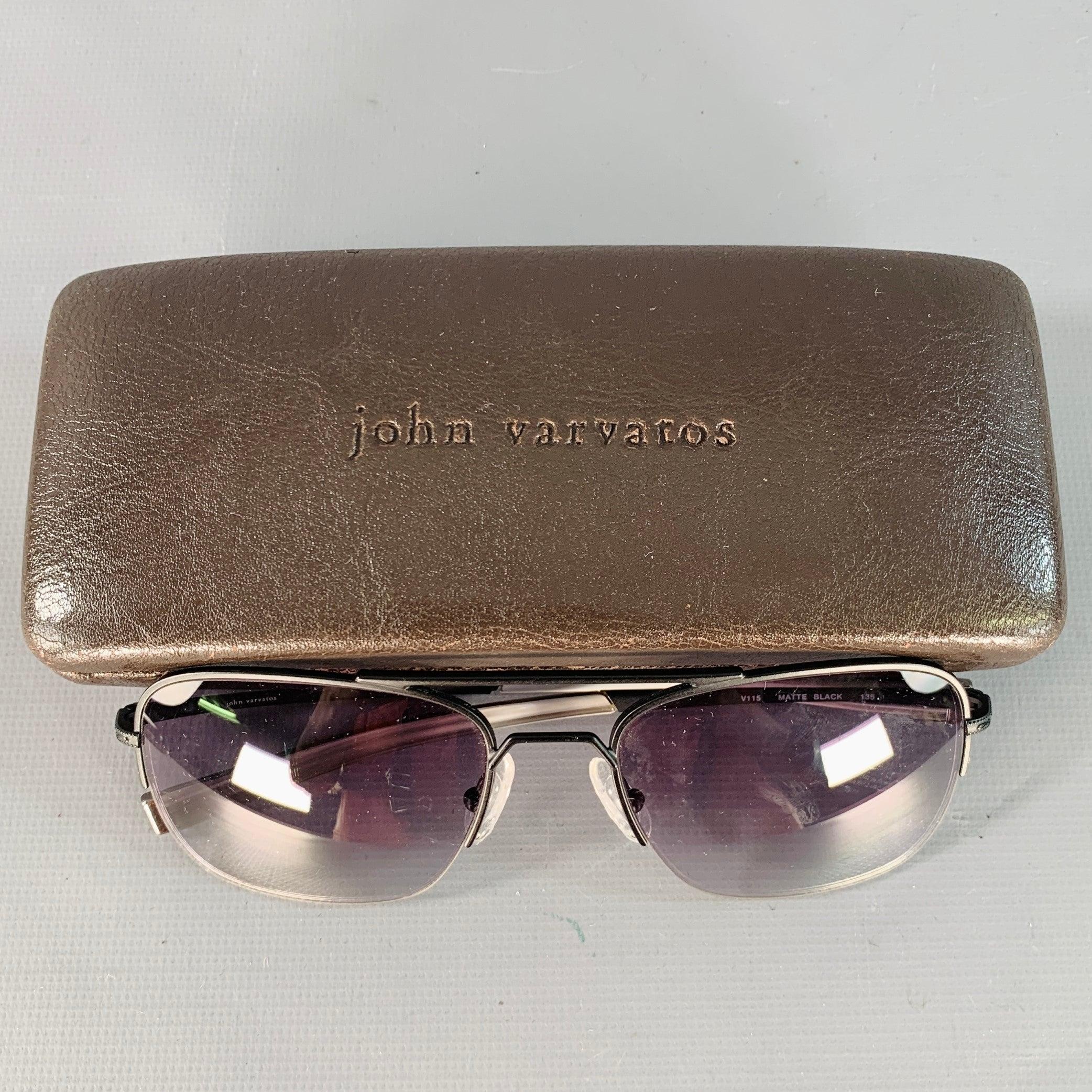 JOHN VARVATOS Schwarze Navigator-Sonnenbrille aus Gunmetal-Metall im Angebot 5