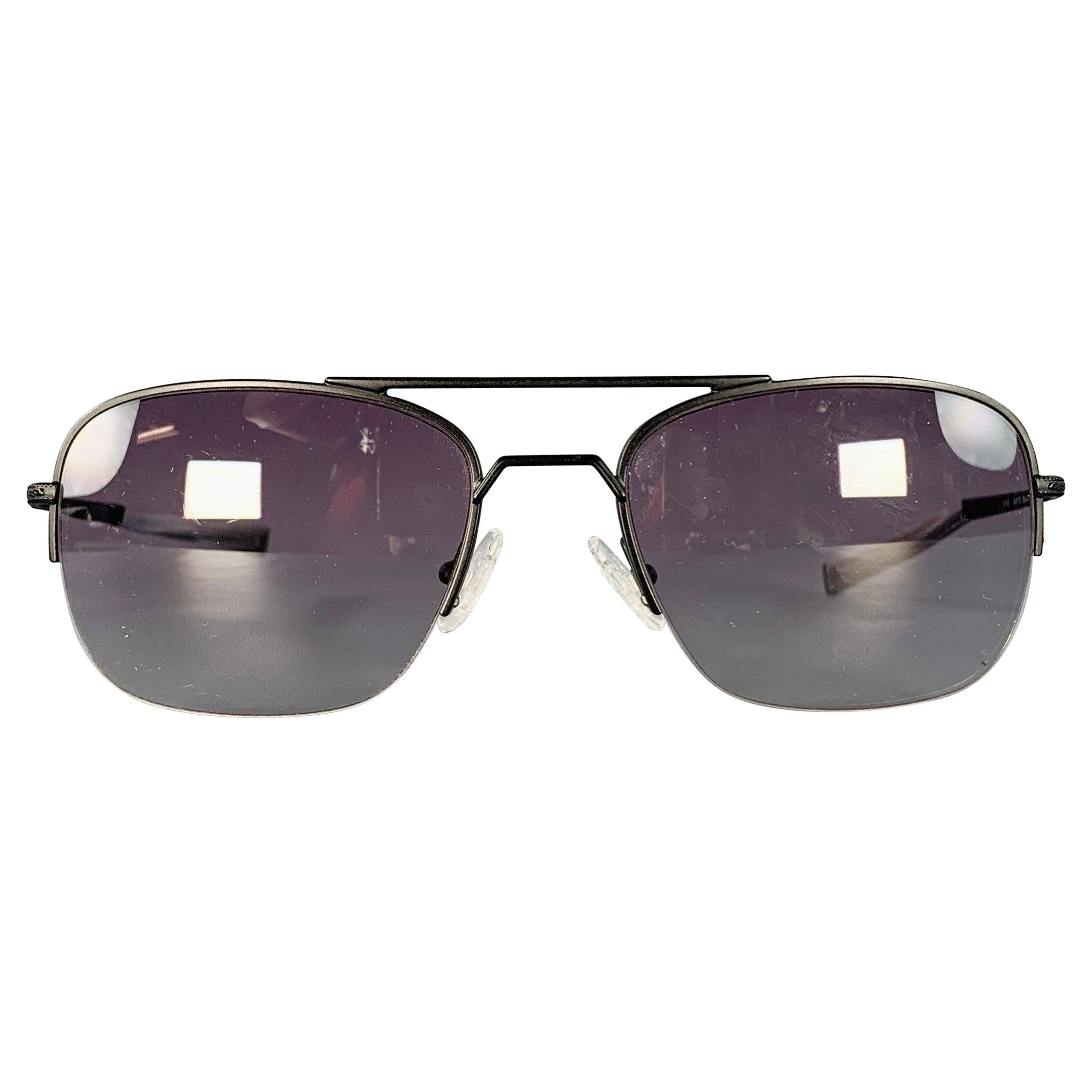 JOHN VARVATOS Schwarze Navigator-Sonnenbrille aus Gunmetal-Metall im Angebot