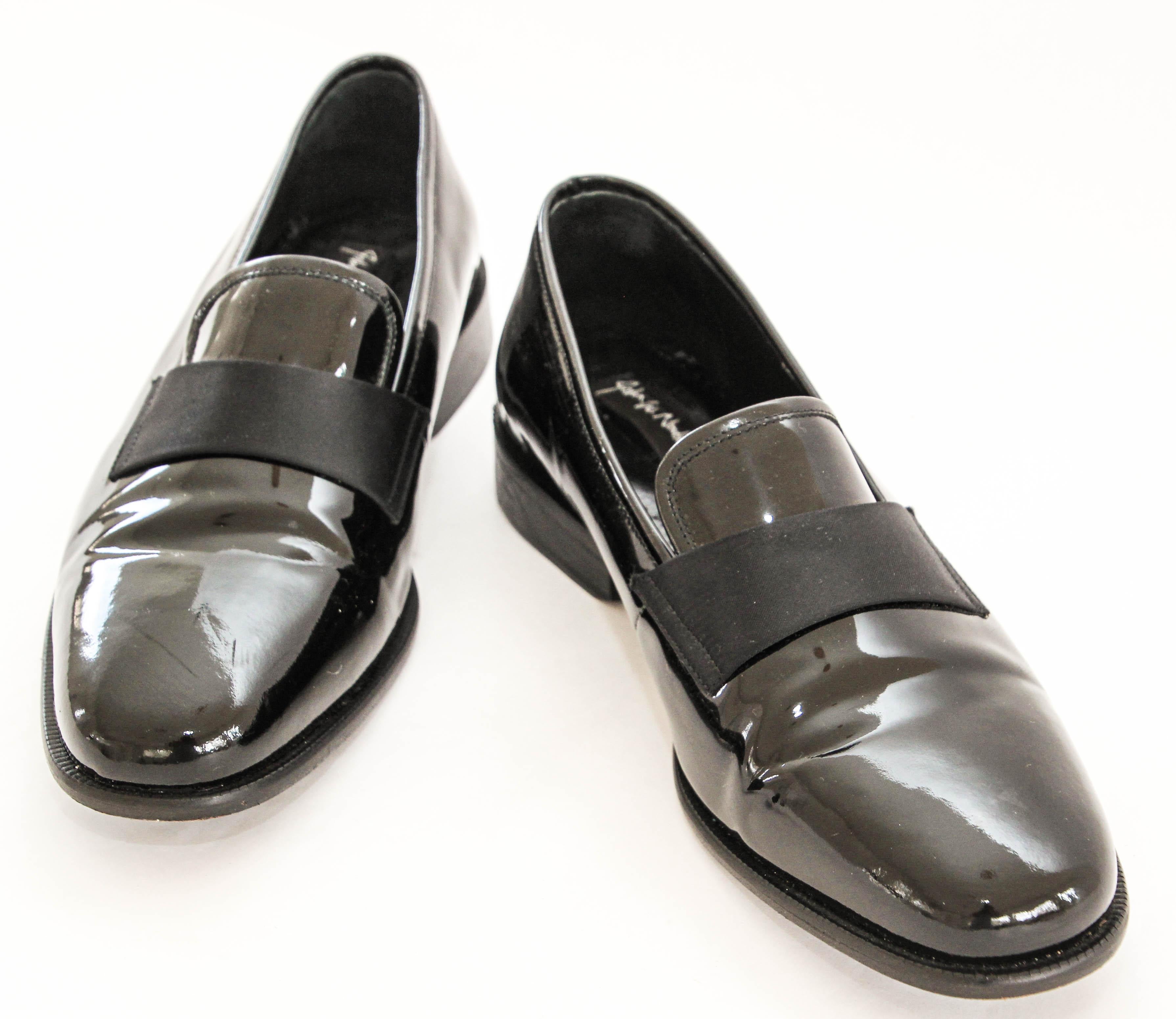 John Varvatos Maestro Men's Slip-On Dress Loafers in Black Patent Leather Sz 9 M In Good Condition For Sale In North Hollywood, CA