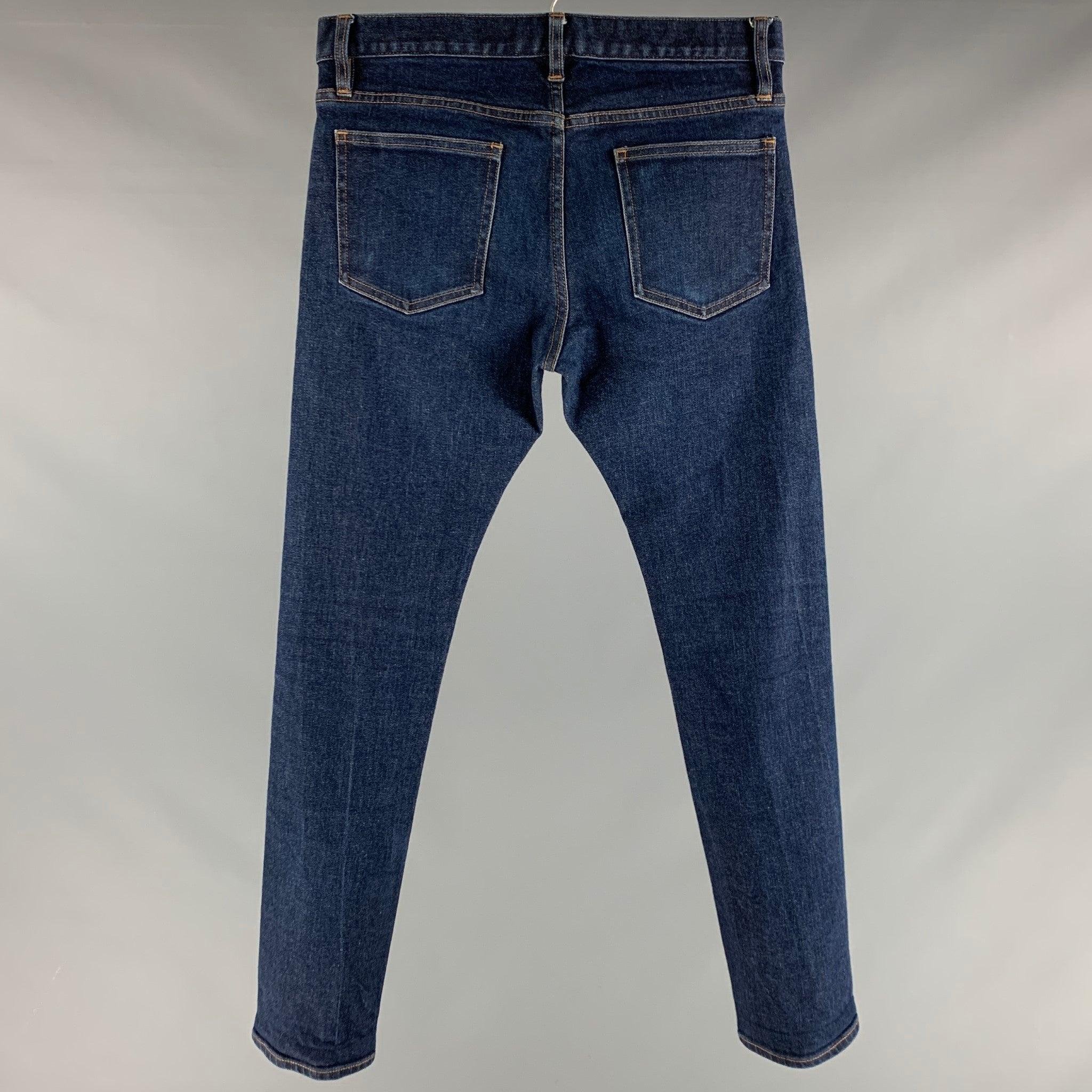 JOHN VARVATOS jeans
in a blue cotton blend fabric featuring five pockets style, and zip fly closure.New With Tags. 

Marked:   30RG 

Measurements: 
  Waist: 30 inches Rise: 7.5 inches Inseam: 31 inches 
  
  
 
Reference: 127589
Category: