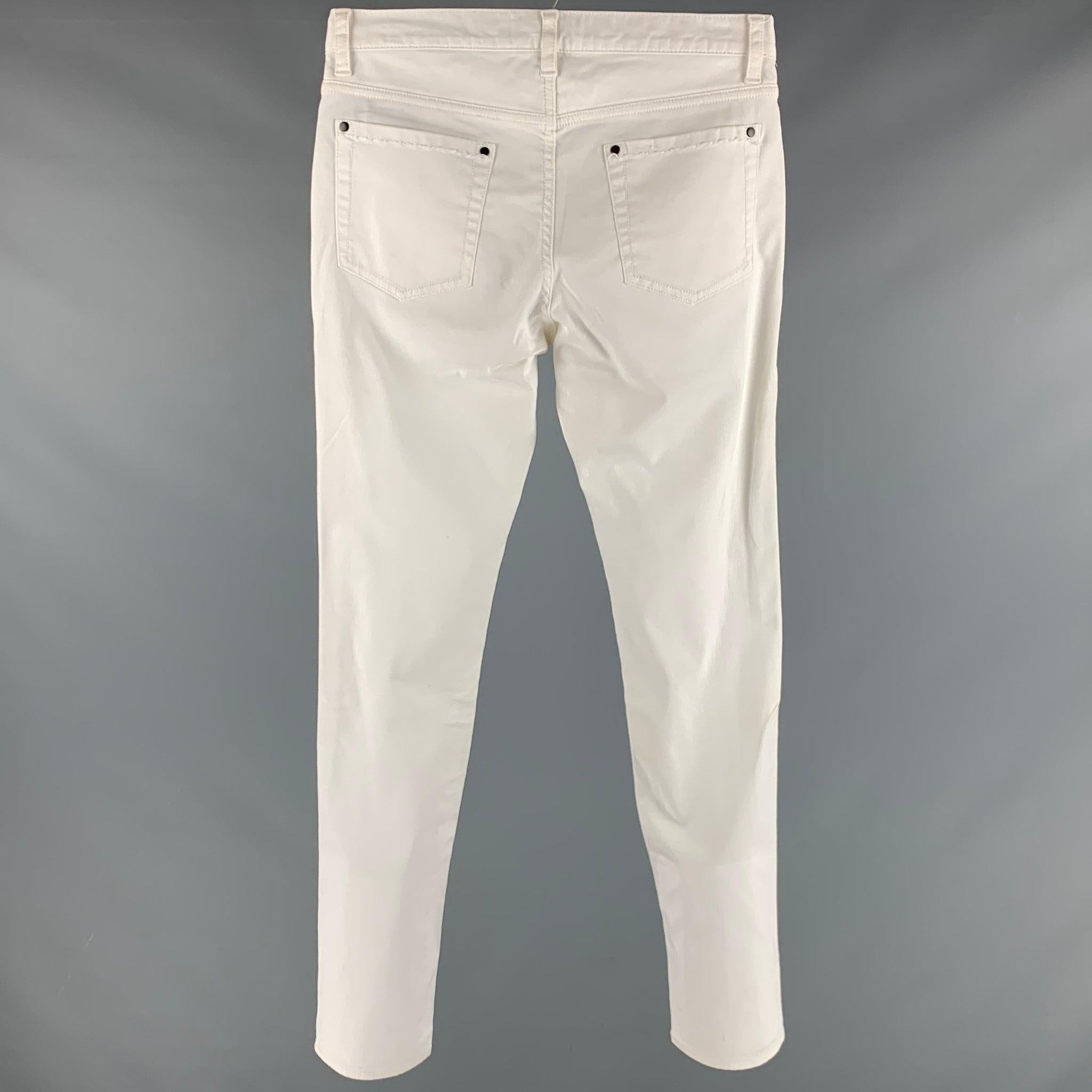 JOHN VARVATOS jeans
in an off white cotton blend fabric featuring five pockets style, running stitch details, and zip fly closure.Good Pre-Owned Condition. Moderate marks and signs of wear. 

Marked:   30RG 

Measurements: 
  Waist: 30 inches Rise: