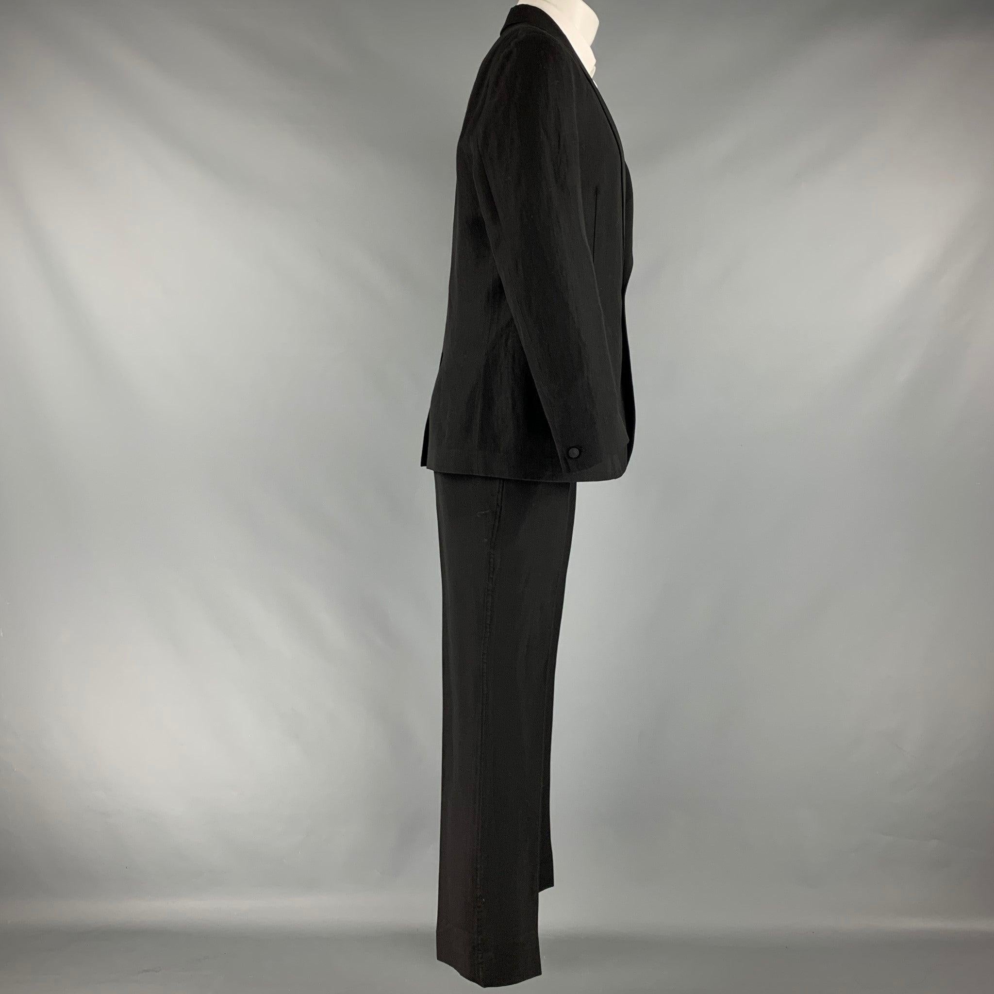 JOHN VARVATOS Size 40 Black Solid Linen Wool Peak Lapel Tuxedo In Excellent Condition For Sale In San Francisco, CA