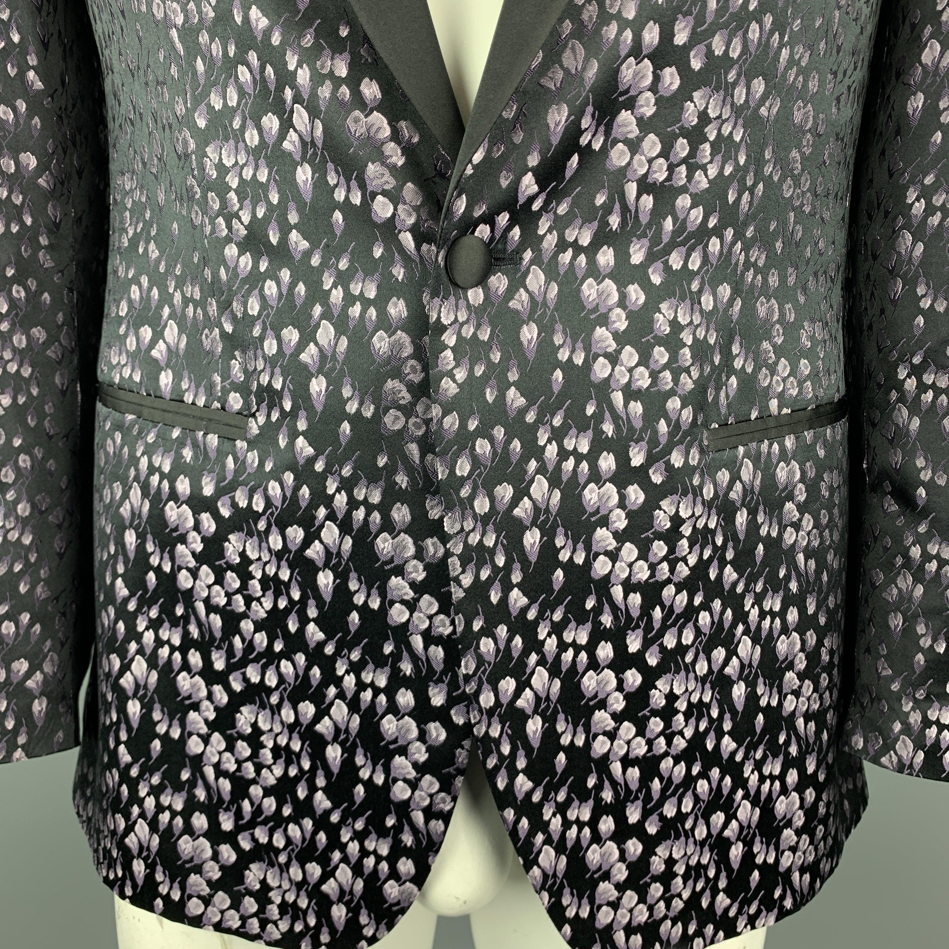 JOHN VARVATOS Size 42  Lavender Floral Jacquard Silk Peak Lapel Sport Coat In Good Condition For Sale In San Francisco, CA