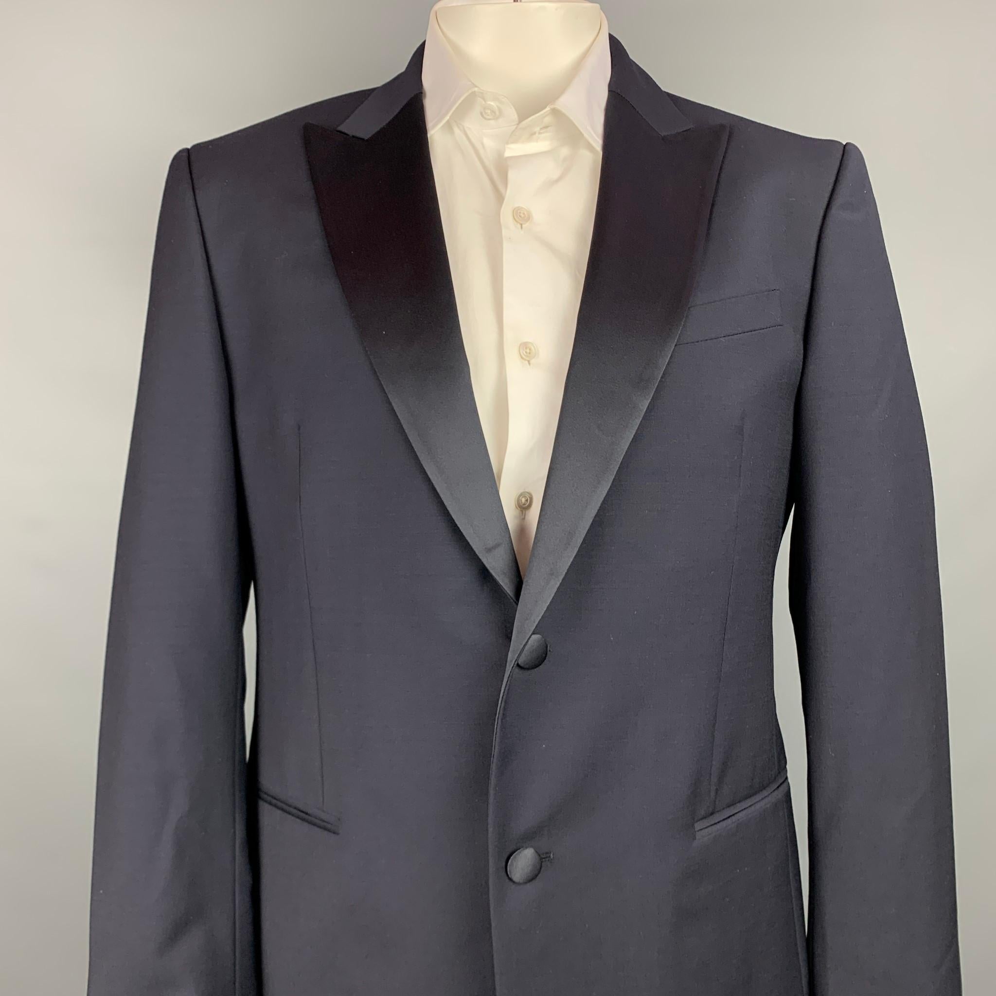JOHN VARVATOS sport coat comes in a navy wool / mohair with a full liner featuring a peak lapel, slit pockets, and a two button closure. Made in Italy.

Very Good Pre-Owned Condition.
Marked: L 54

Measurements:

Shoulder: 19 in.
Chest: 44