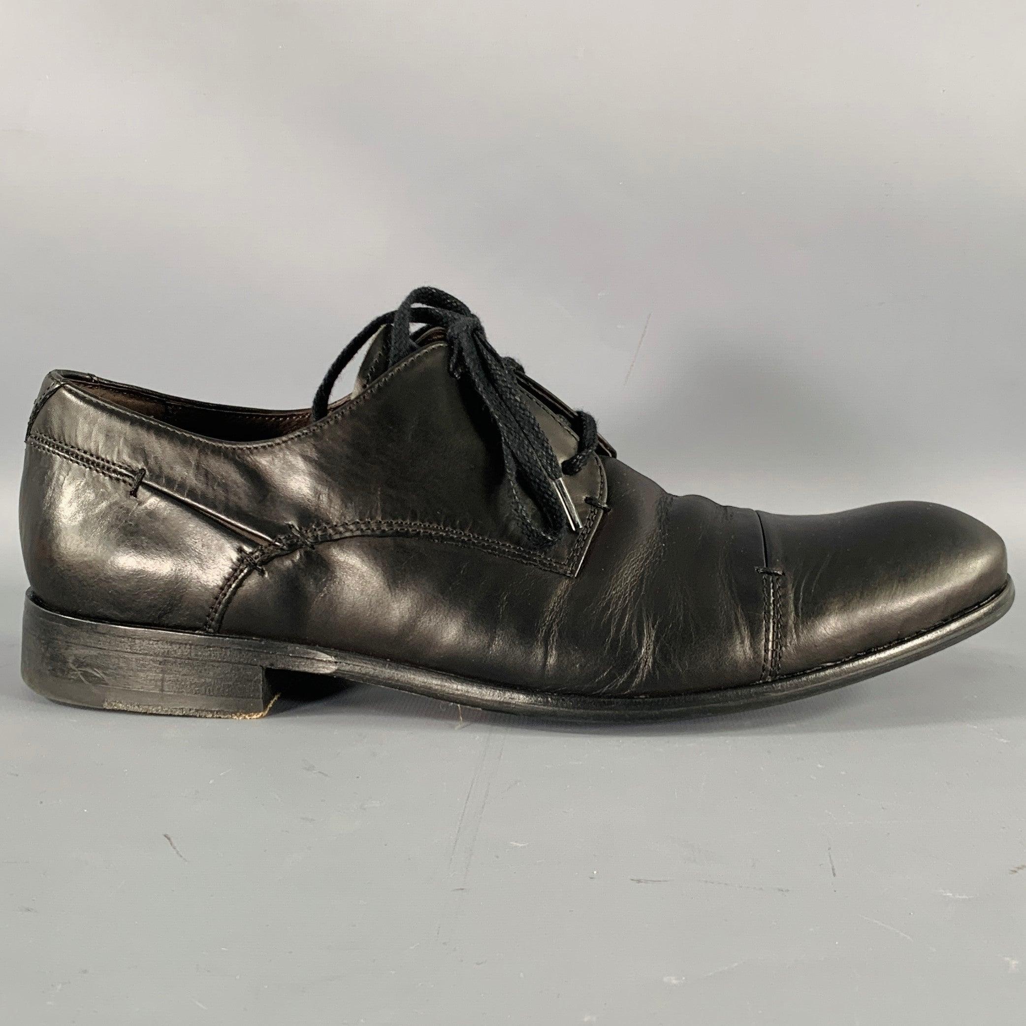 JOHN VARVATOS shoes
in a black leather fabric featuring a derby style, wooden sole, and lace-up closure. Excellent Pre-Owned Condition. 

Marked:   F2093N3BA4B 001 9.5MOutsole: 11.75 inches  x 3.75 inches 

  
  
 
Sui Generis Reference: