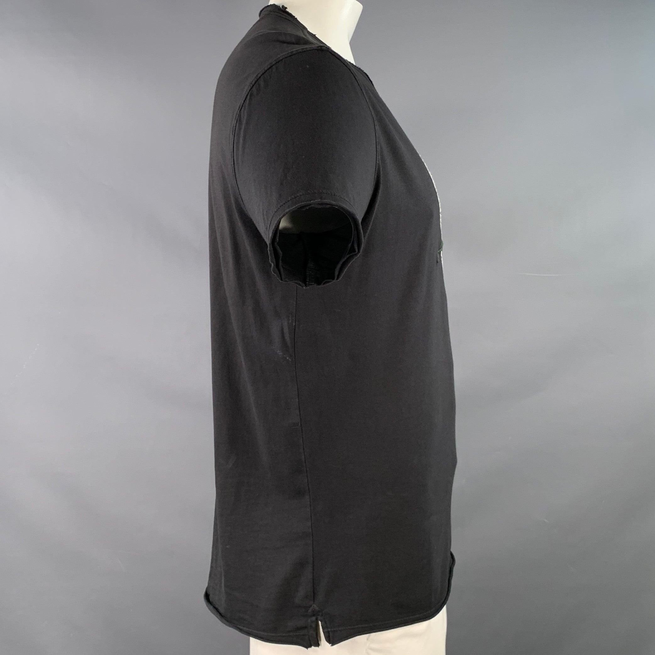 Noir I.L.A. John Varvatos Size L Black Cream Red Embroidery Cotton Skull Rose Short Sleeve T-shirt en vente