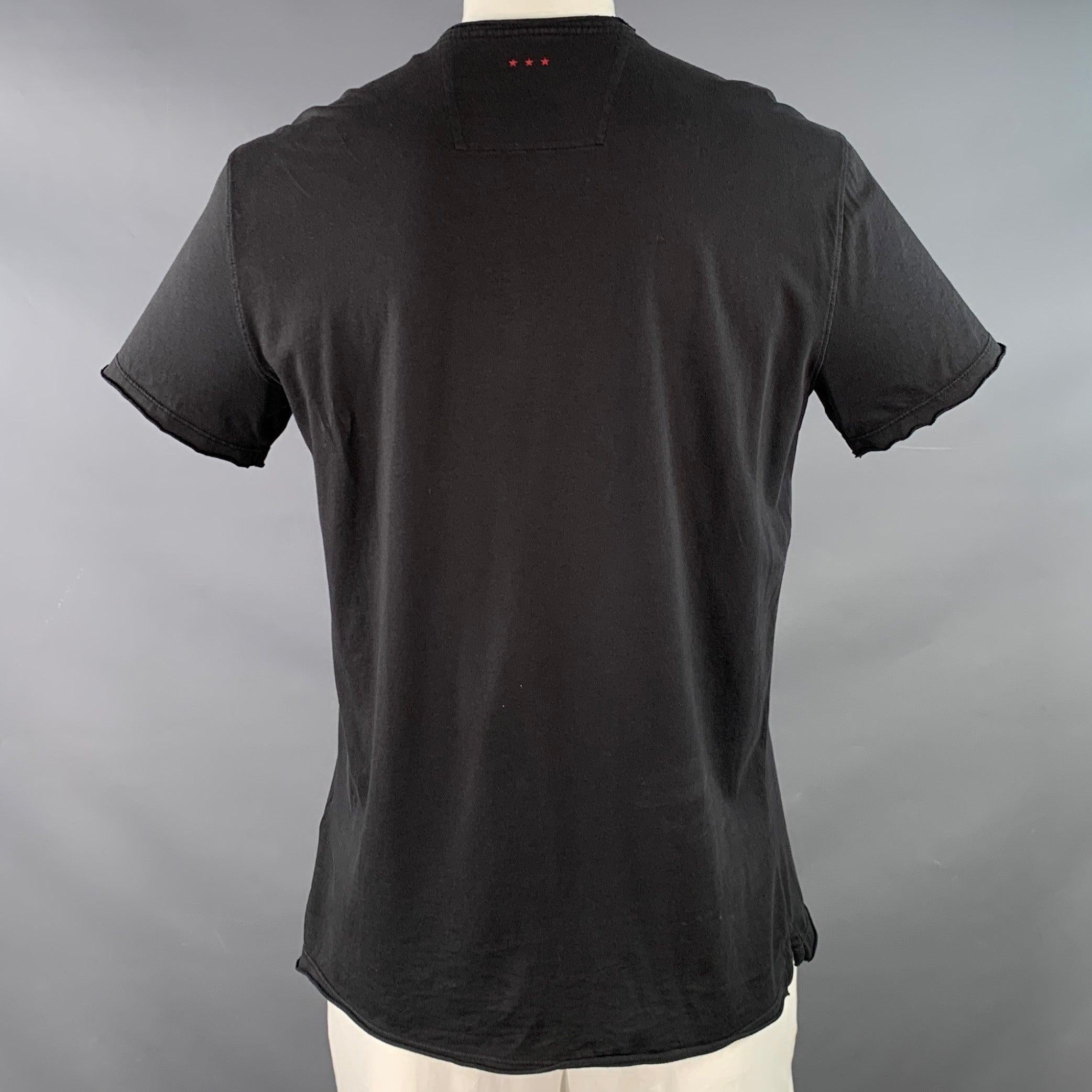 I.L.A. John Varvatos Size L Black Cream Red Embroidery Cotton Skull Rose Short Sleeve T-shirt Bon état - En vente à San Francisco, CA