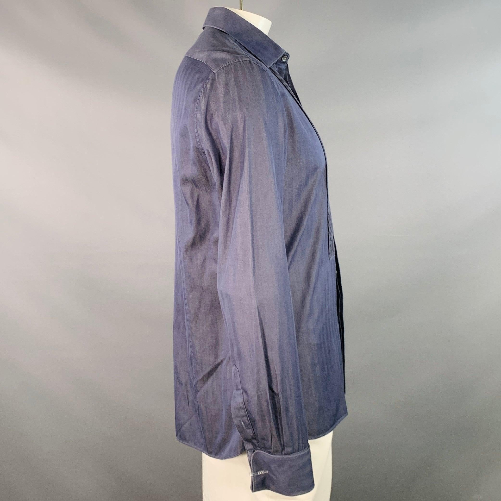John Varvatos Taglia L Grigio Camicia a maniche lunghe in cotone plissettato con polsino francese e abbottonatura nascosta In condizioni ottime in vendita a San Francisco, CA