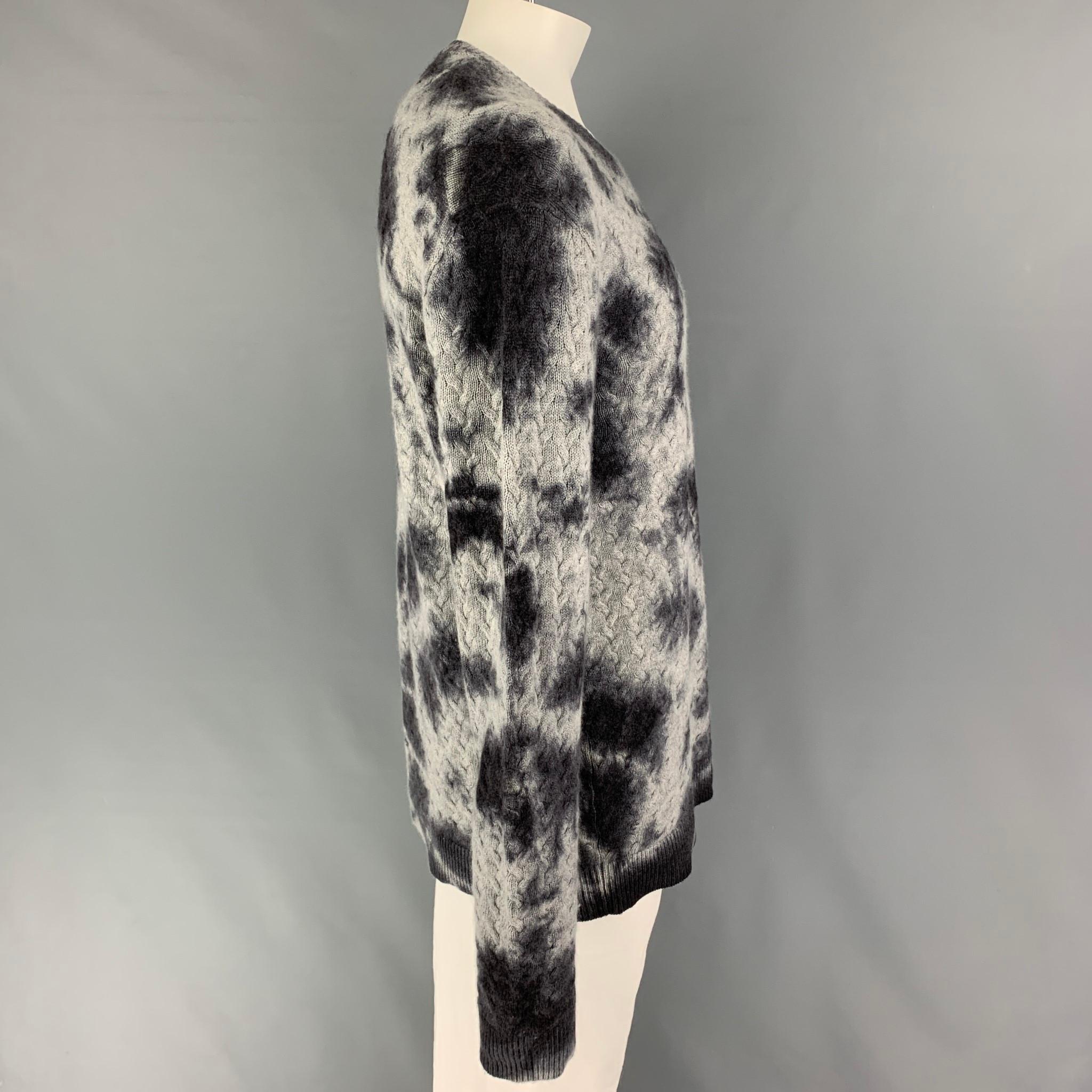 JOHN VARVATOS pullover comes in a grey & black tie dye cable knit wool / cashmere featuring a crew-neck.

Very Good Pre-Owned Condition.
Marked: XL

Measurements:

Shoulder: 23 in.
Chest: 46 in.
Sleeve: 30 in.
Length: 31 in.