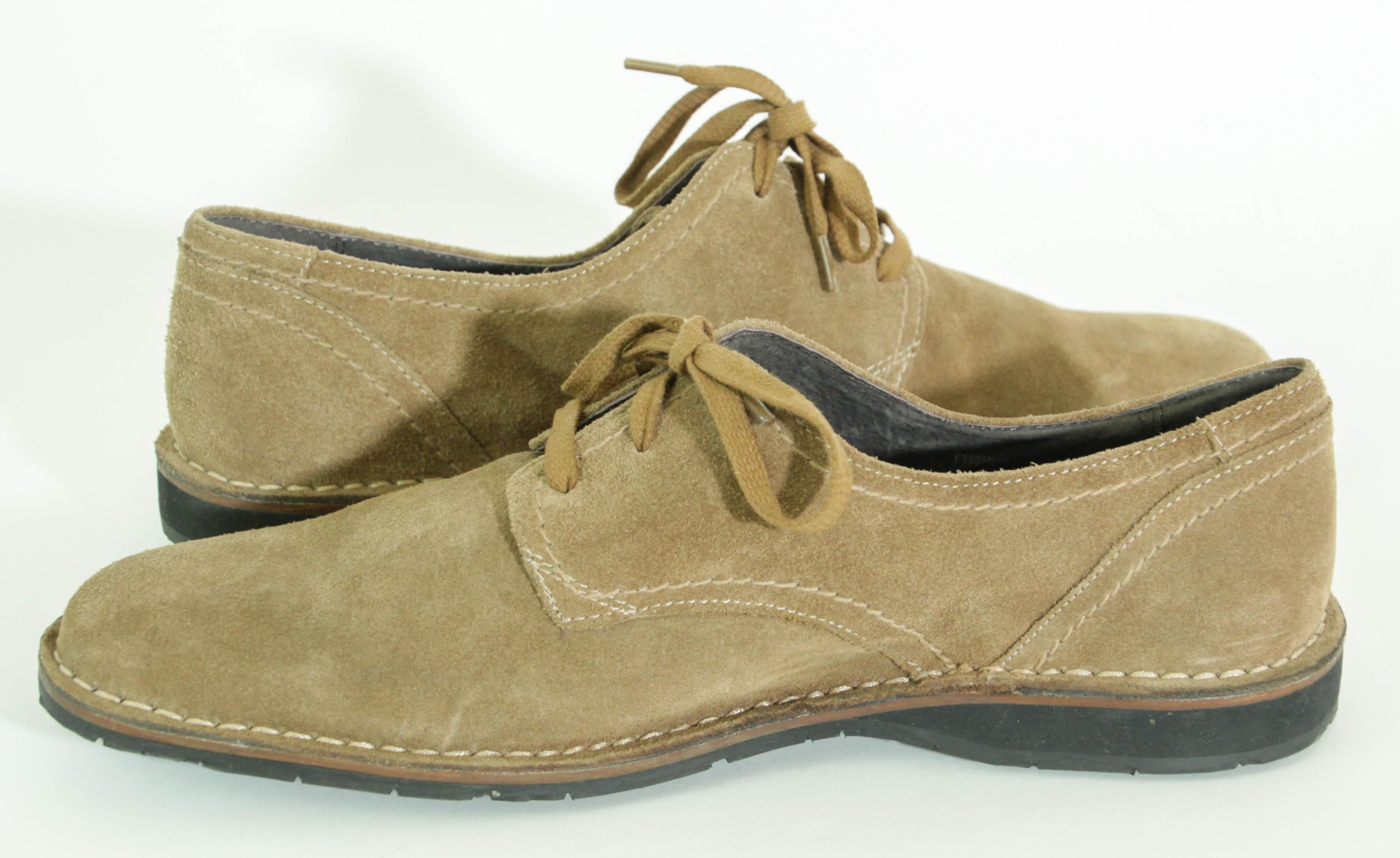 John Varvatos suede oxfords.
John Varvatos USA laced oxford brown suede men's laced shoes
JOHN VARVATOS *U.S.A shoes size 12.
New not worn.
John Varvatos USA brand.

About John Varvatos:
John Varvatos is an American fashion designer known for his