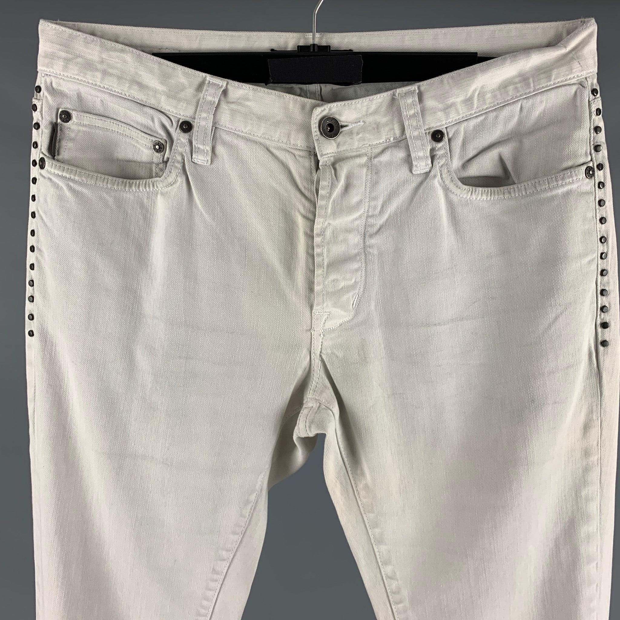 JOHN VARVATOS * U.S.A. Größe 31 Hellblaue Elastane Jeans aus Baumwolle mit Nieten im Zustand „Gut“ im Angebot in San Francisco, CA