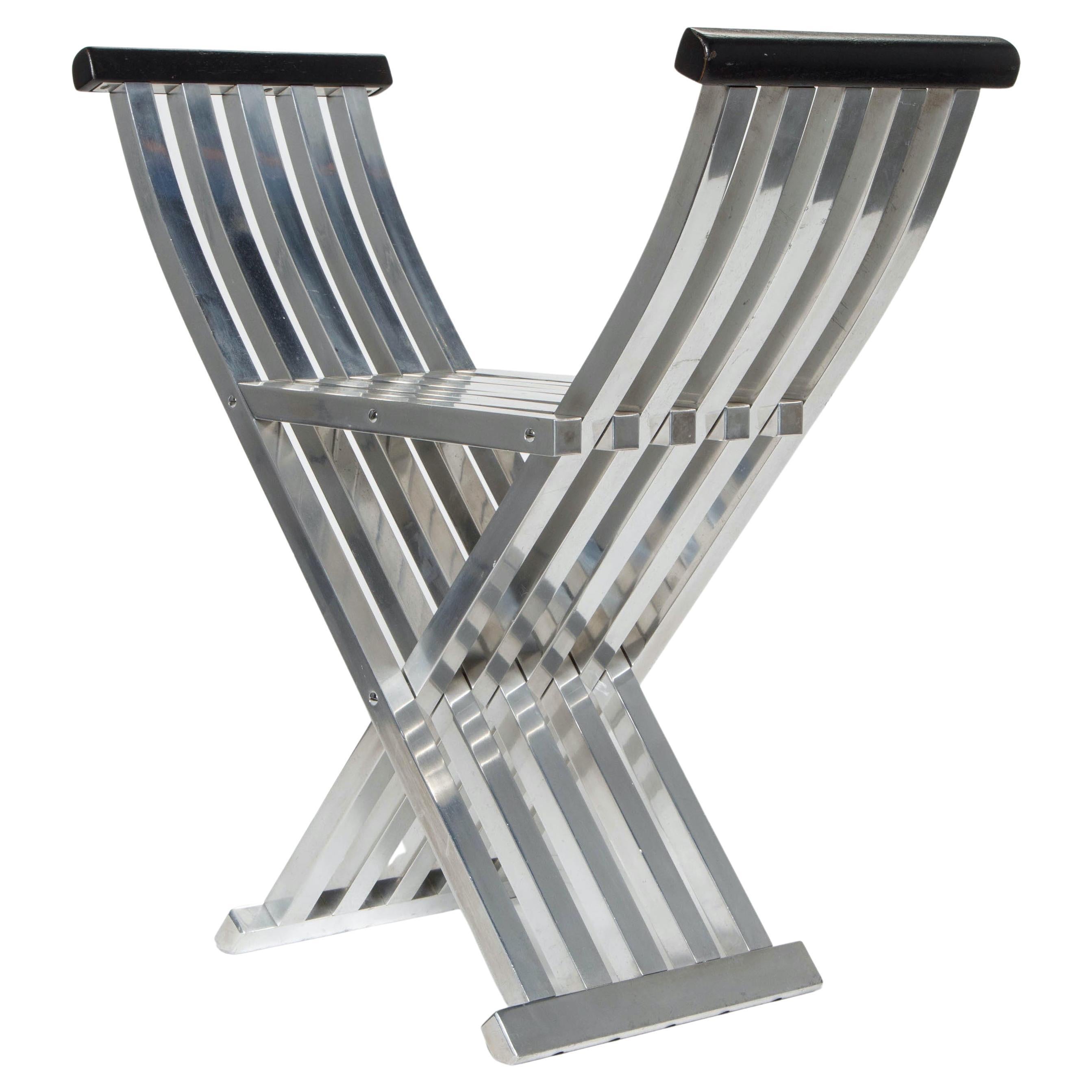 Banc de style Directoire pliant en aluminium et noyer de John Vesey, vers 1958