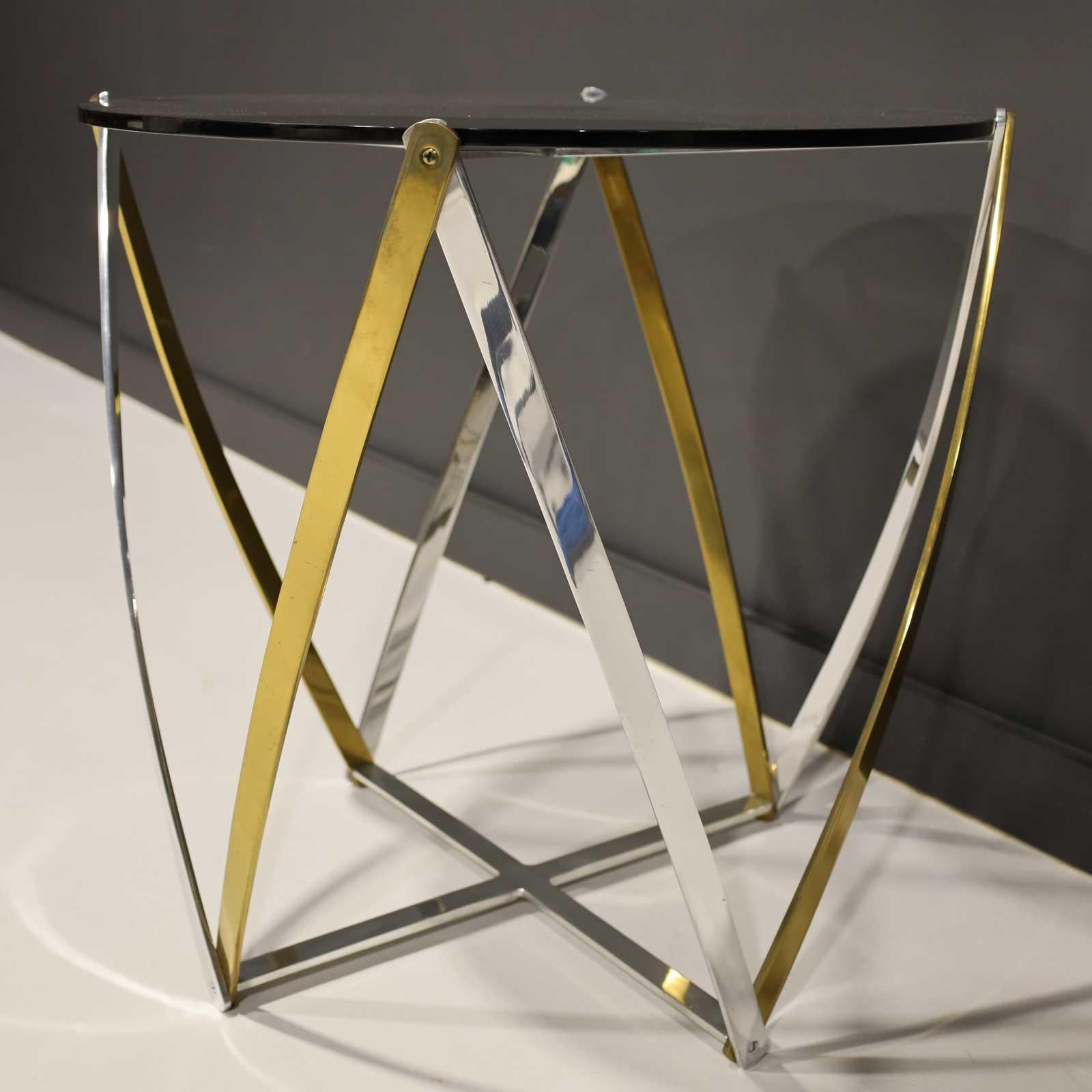 North American John Vesey Brass and Brushed Aluminum End Table 1970s, Smoked Glass Top For Sale