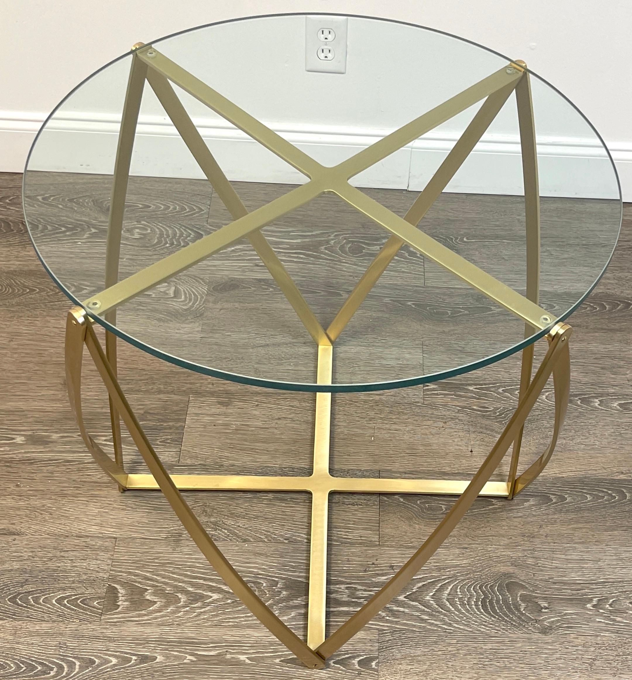 Laiton Table géométrique en laiton John Vesey en vente