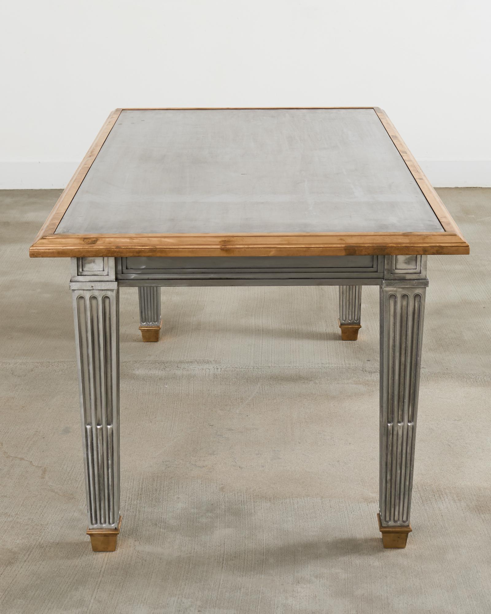 Table de bibliothèque en acier montée sur bronze de style John Vesey en vente 10