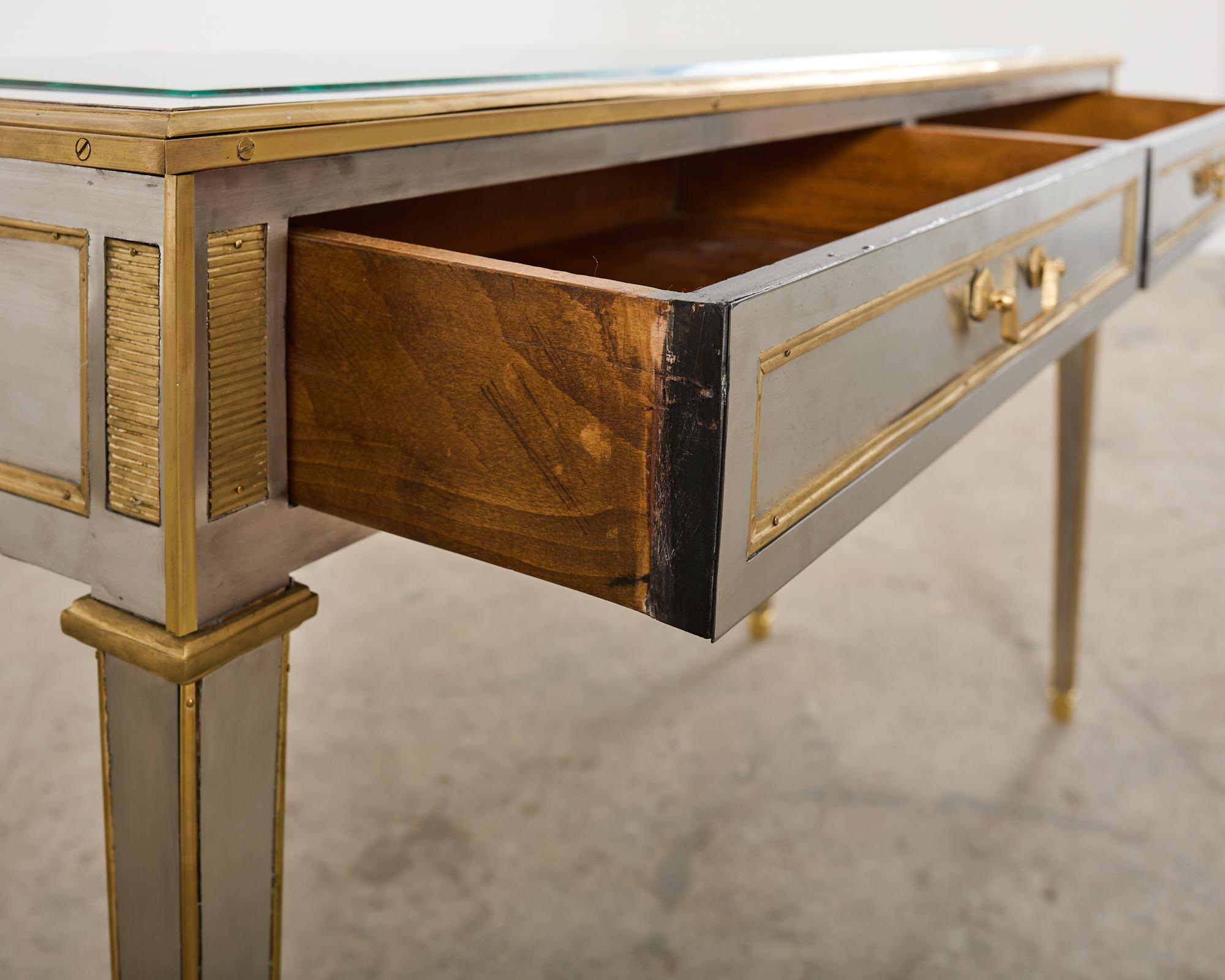 Scrivania console neoclassica in stile John Vesey in acciaio e bronzo. in vendita 2