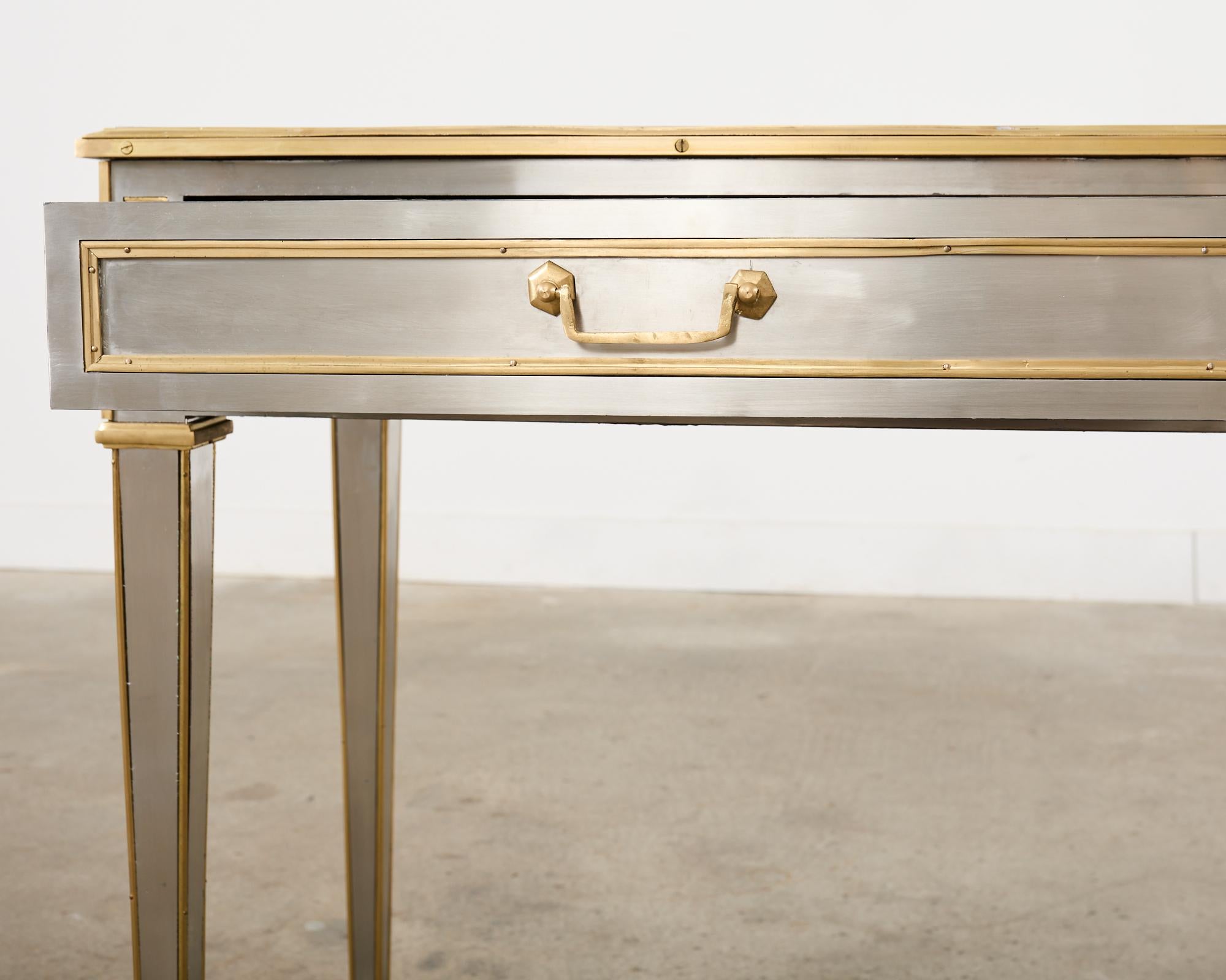 Scrivania console neoclassica in stile John Vesey in acciaio e bronzo. in vendita 3