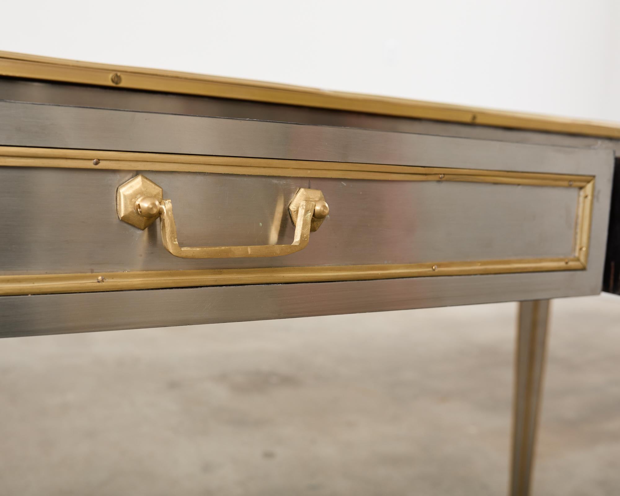 Scrivania console neoclassica in stile John Vesey in acciaio e bronzo. in vendita 7