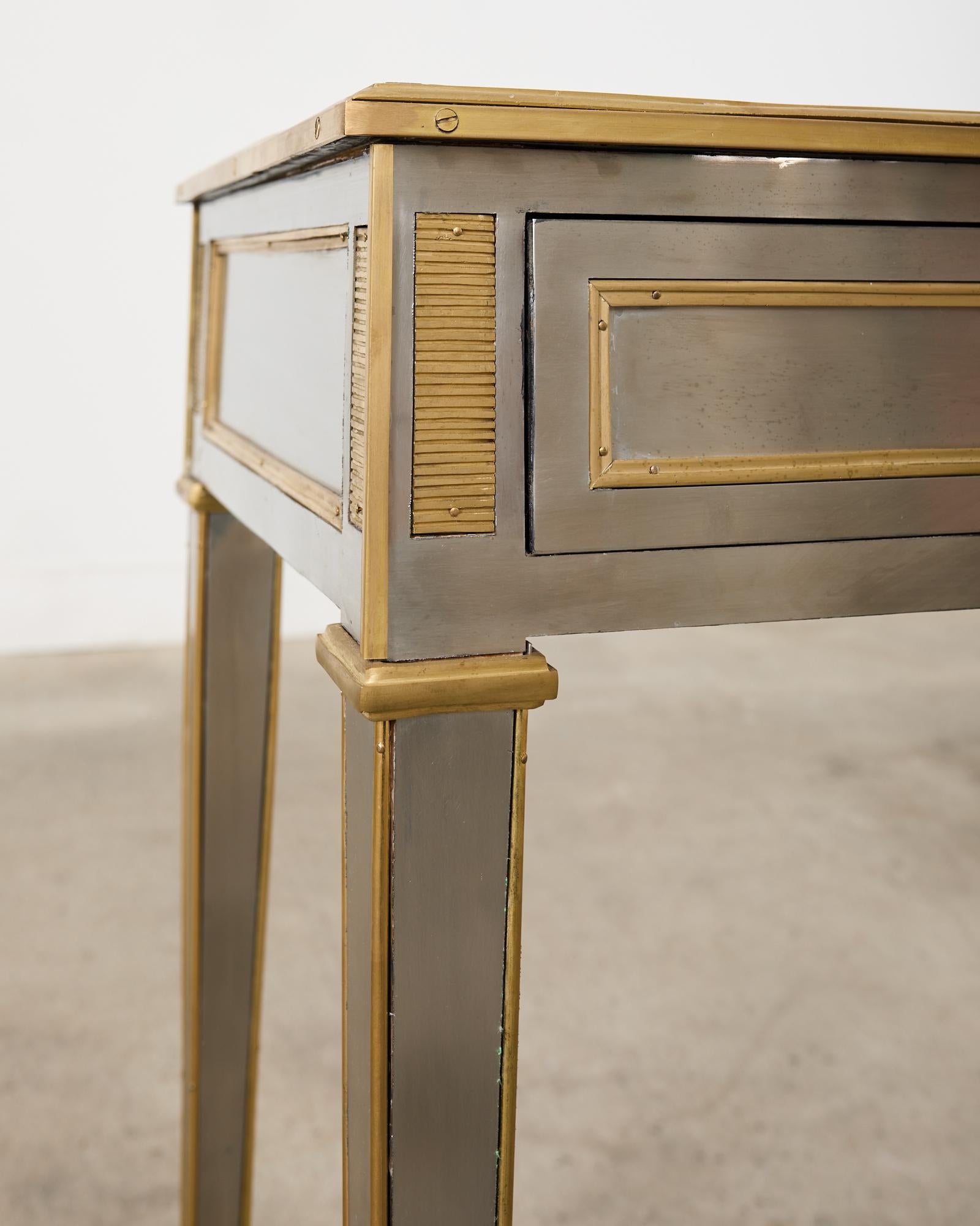 Scrivania console neoclassica in stile John Vesey in acciaio e bronzo. in vendita 10