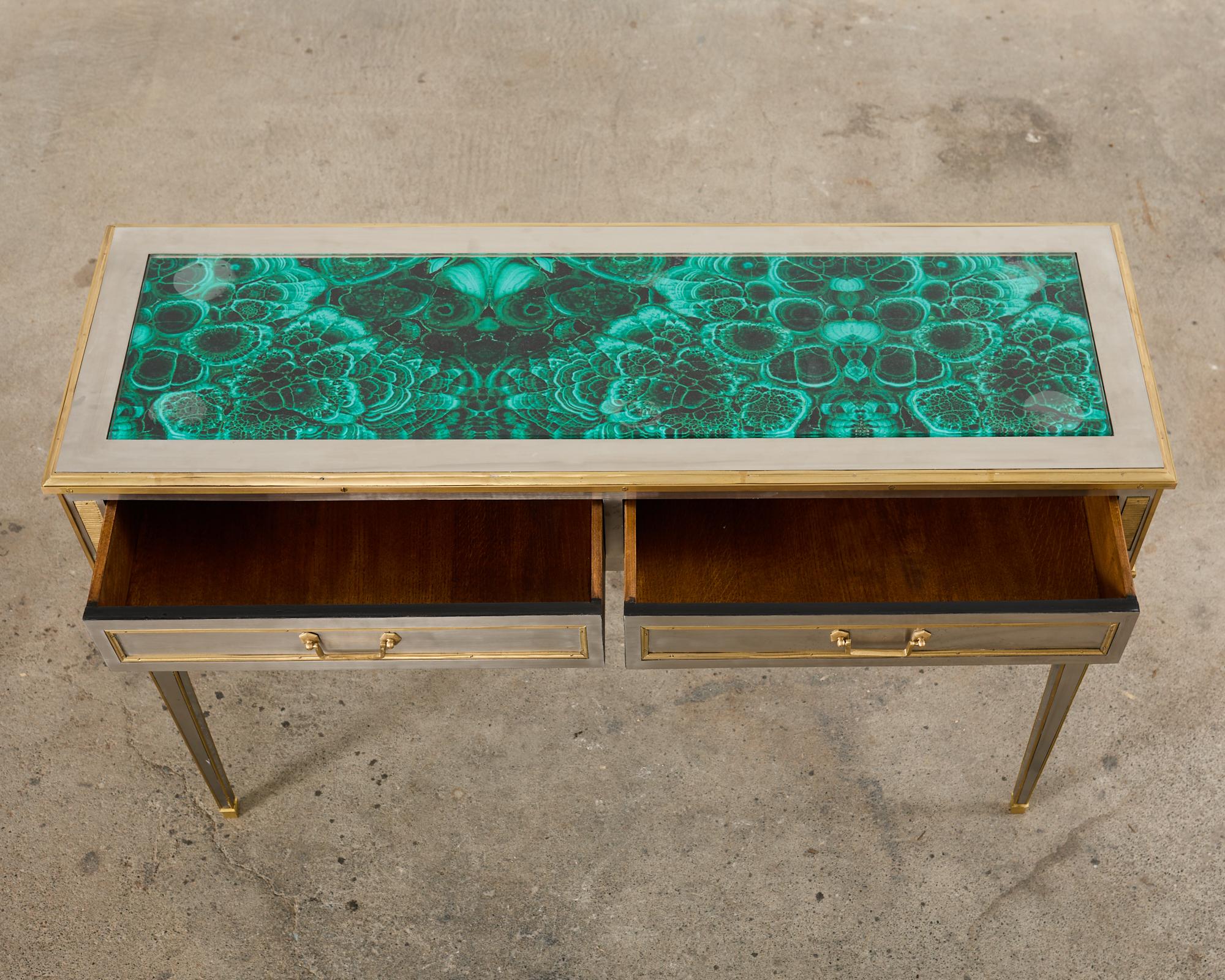 Scrivania console neoclassica in stile John Vesey in acciaio e bronzo. in vendita 1
