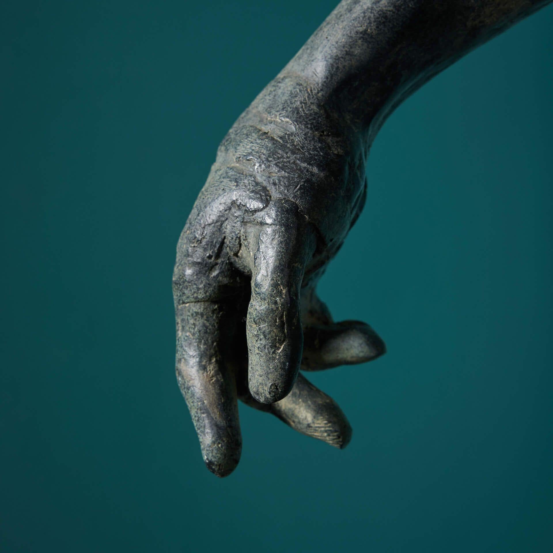 Inglese Scultura patinata di John W. Mills (1933-2023) 