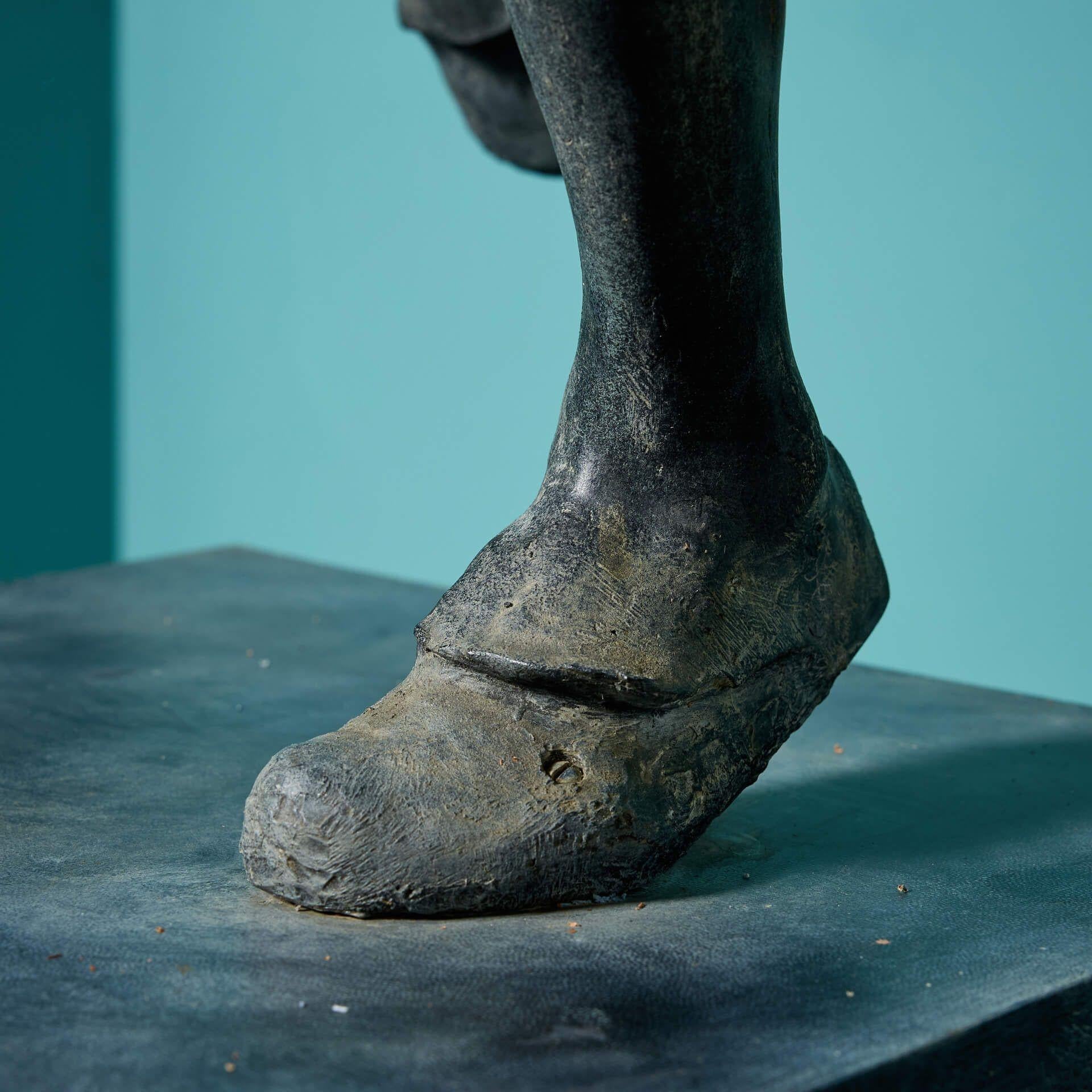 Patinato Scultura patinata di John W. Mills (1933-2023) 