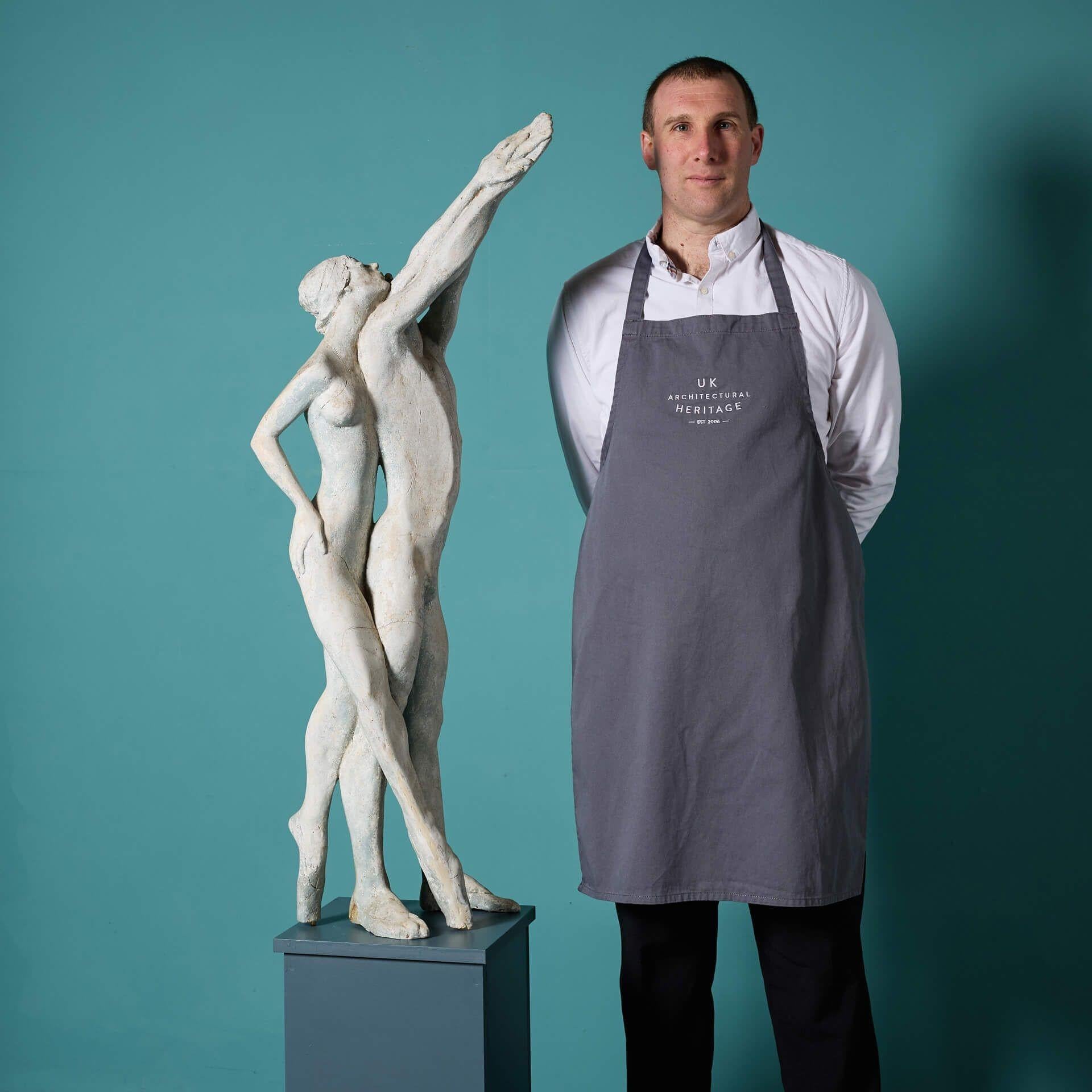 Una grande scultura indipendente che raffigura una coppia che balla; una maquette originale in resina realizzata dall'acclamato artista John W. Mills per la sua serie 