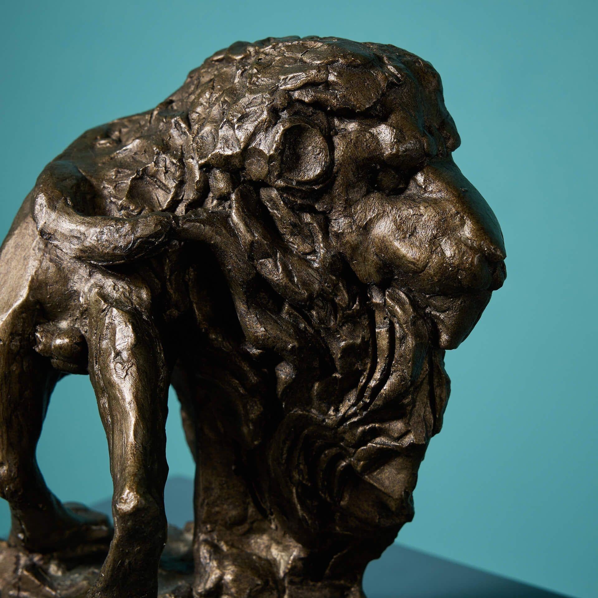 Mid-Century moderno John W. Mills (1933-2023) Scultura di leone in gabbia in vendita