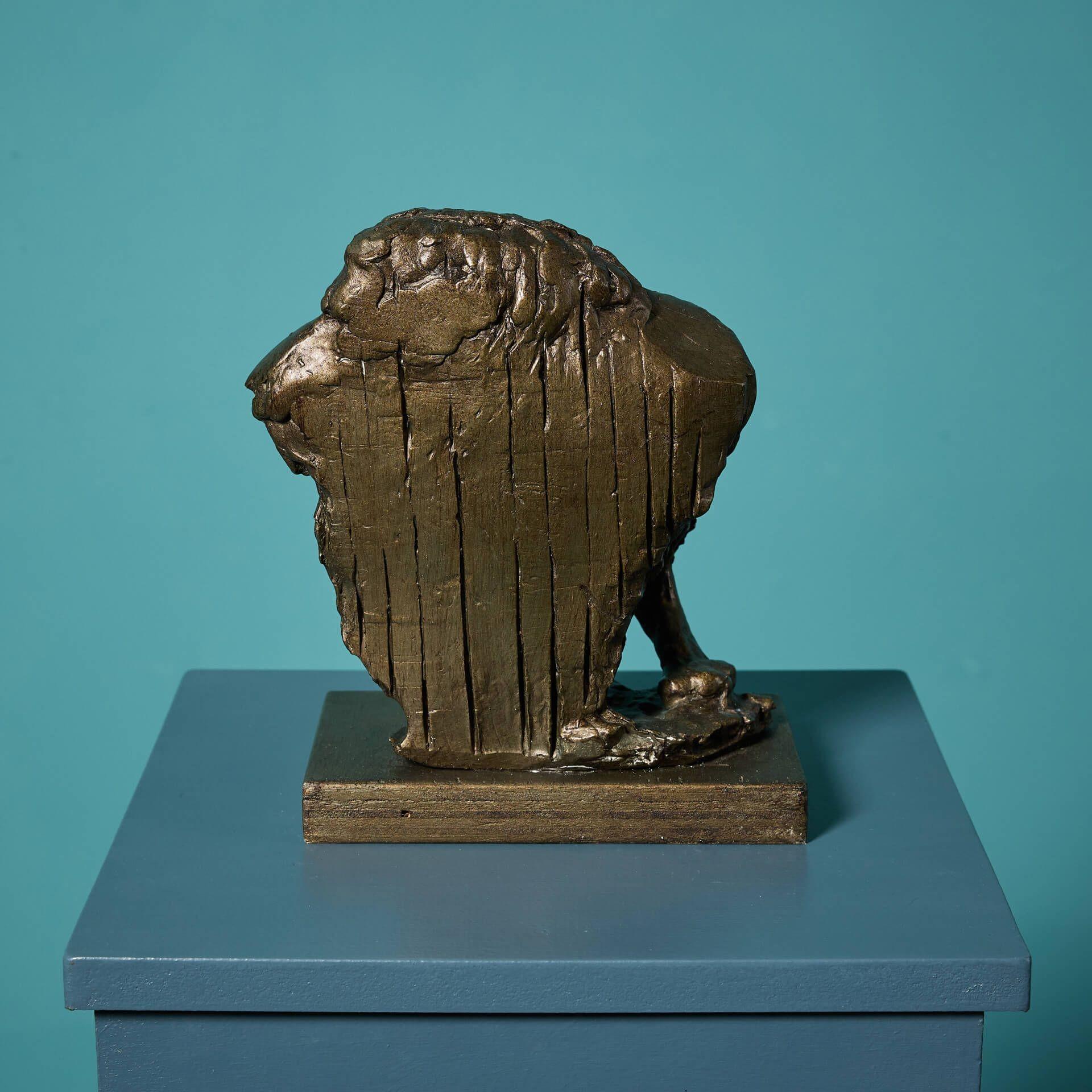 XX secolo John W. Mills (1933-2023) Scultura di leone in gabbia in vendita