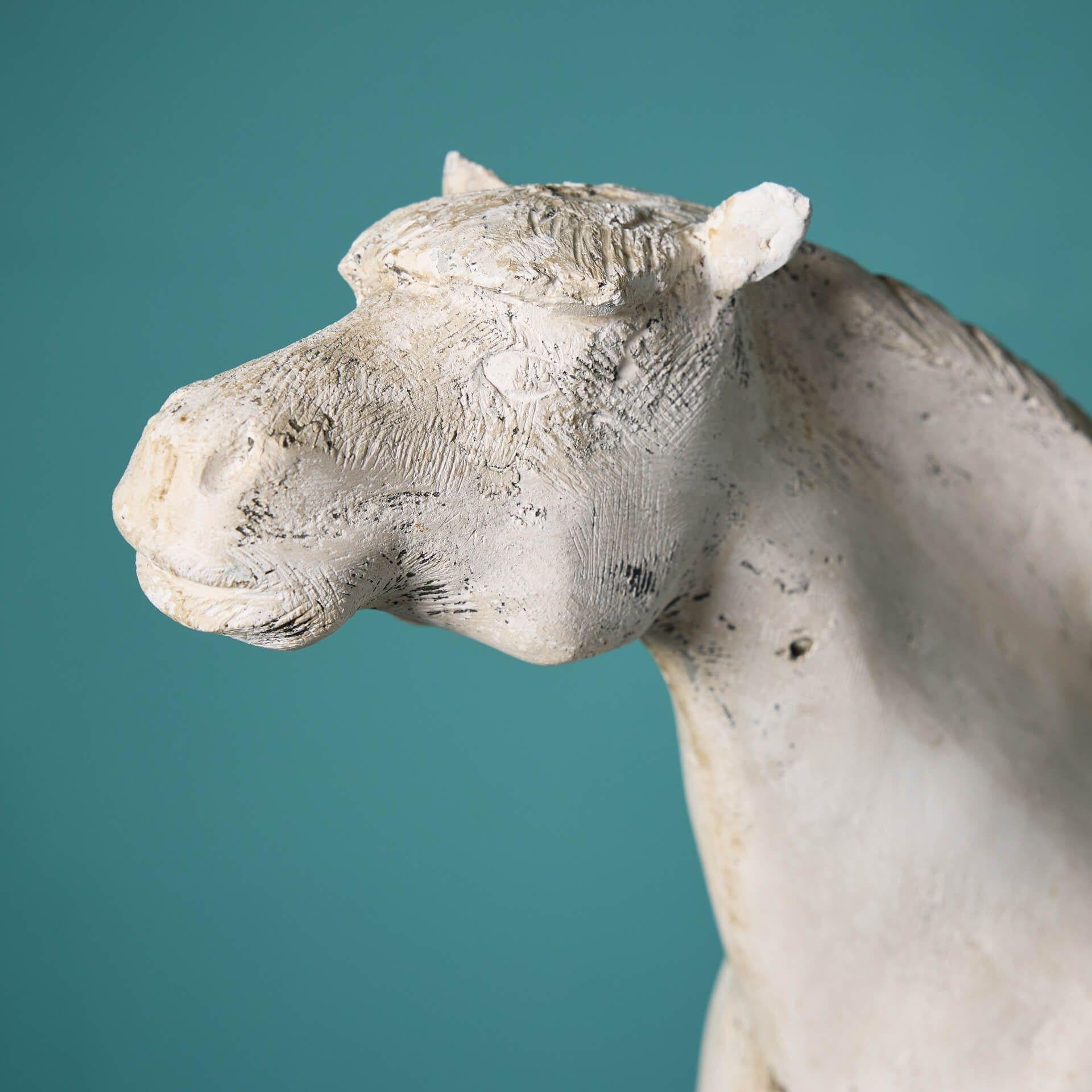 Mid-Century moderno John W. Mills (1933-2023) Maquette di cavallo cinese in stile dinamico in vendita