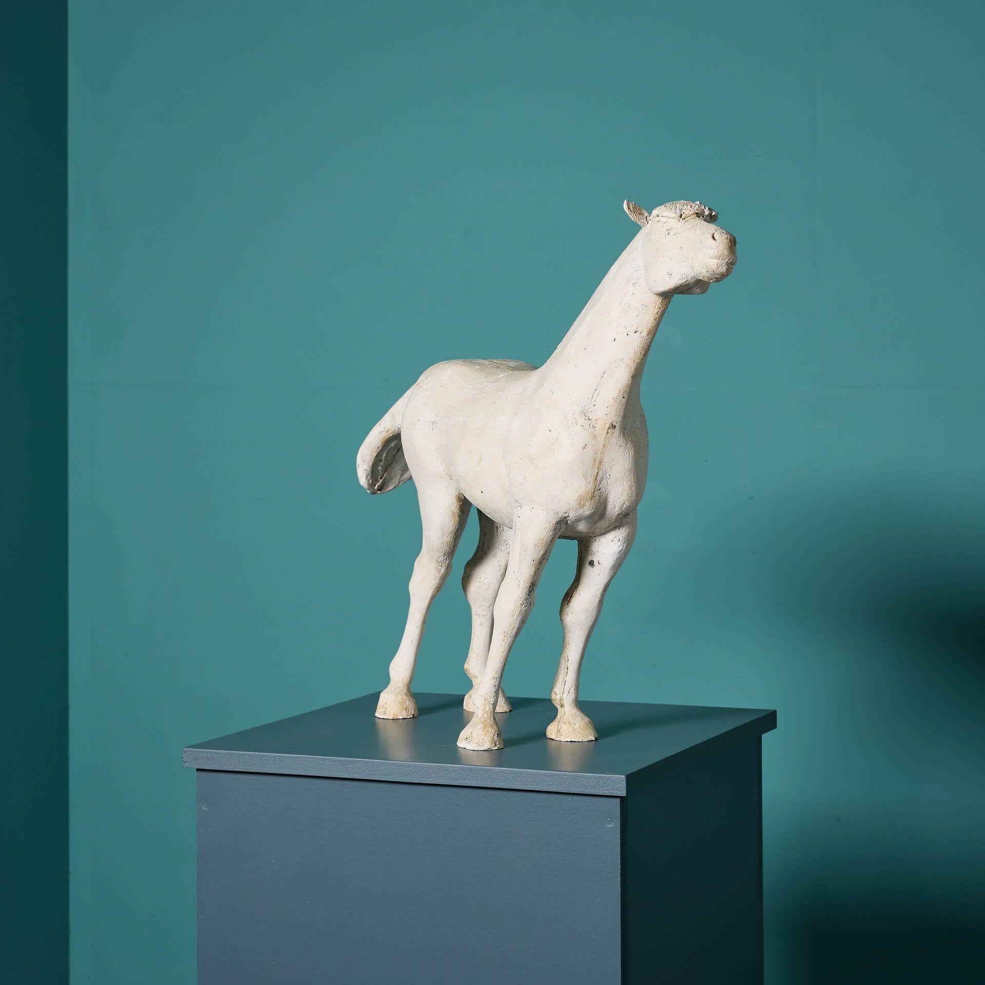 John W. Mills (1933-2023) Maquette di cavallo cinese in stile dinamico In condizioni discrete in vendita a Wormelow, Herefordshire