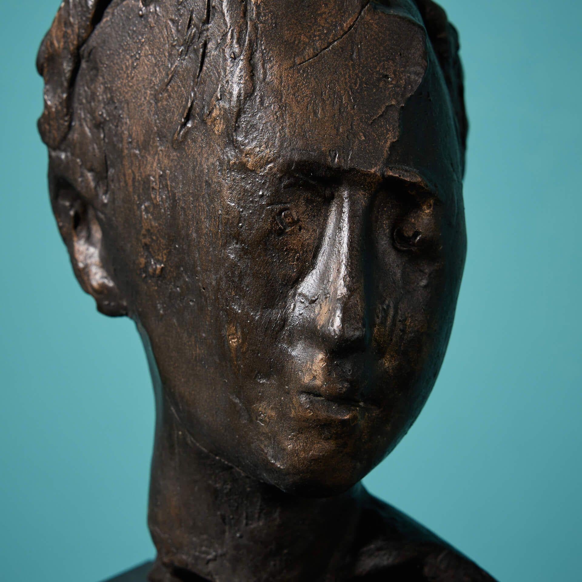 John W. Mills (1933-2023) Busto de caballero de bronce fundido en frío Moderno de mediados de siglo en venta