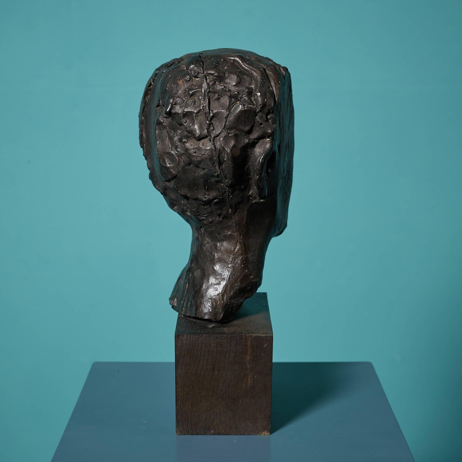 John W. Mills (1933-2023) Busto de caballero de bronce fundido en frío siglo XX en venta
