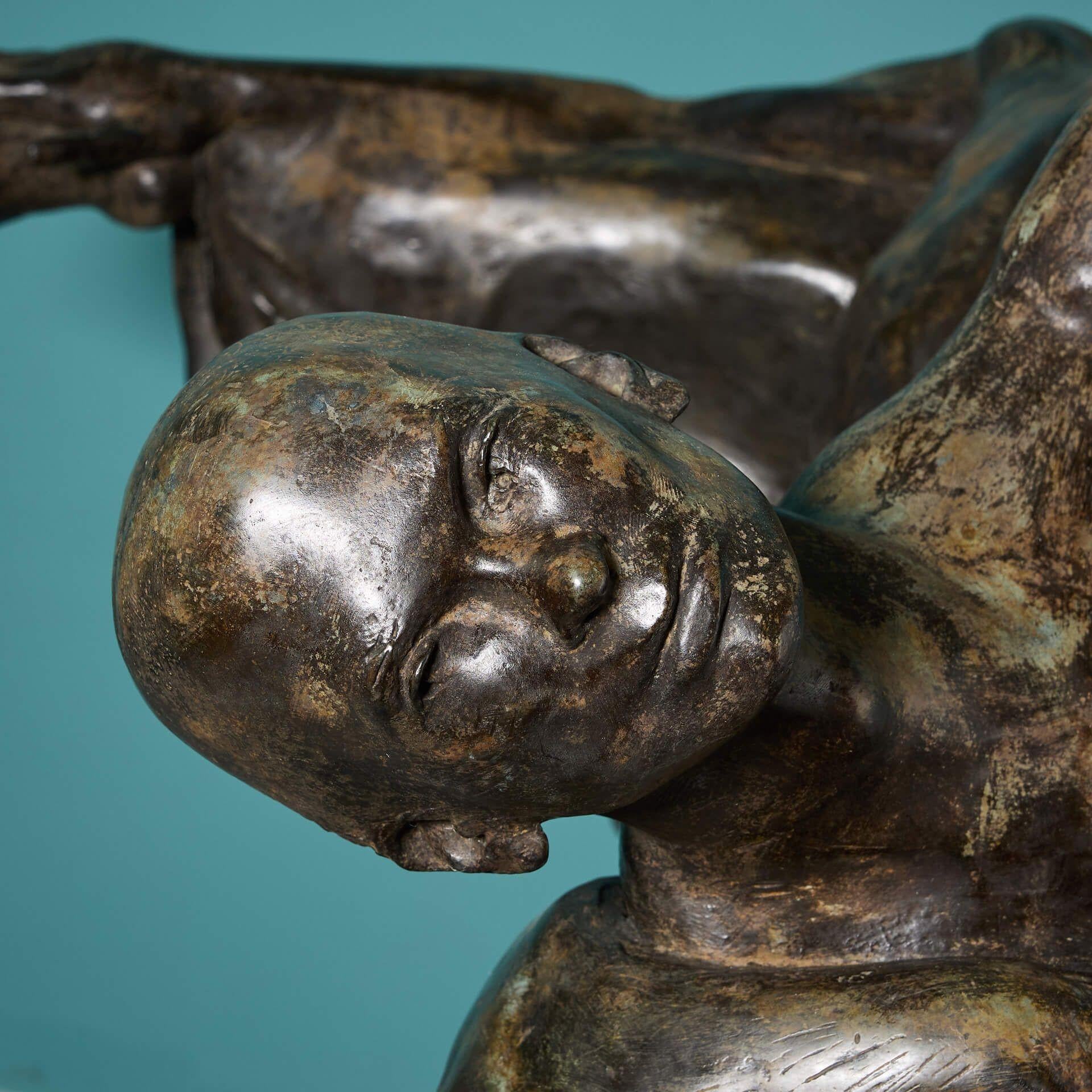 20ième siècle John W. Mills (1933-2023) Bronze grandeur nature 