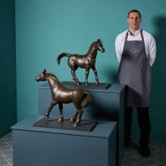 John W. Mills (1933-2023) Coppia di sculture di cavalli della Tang Dynasty