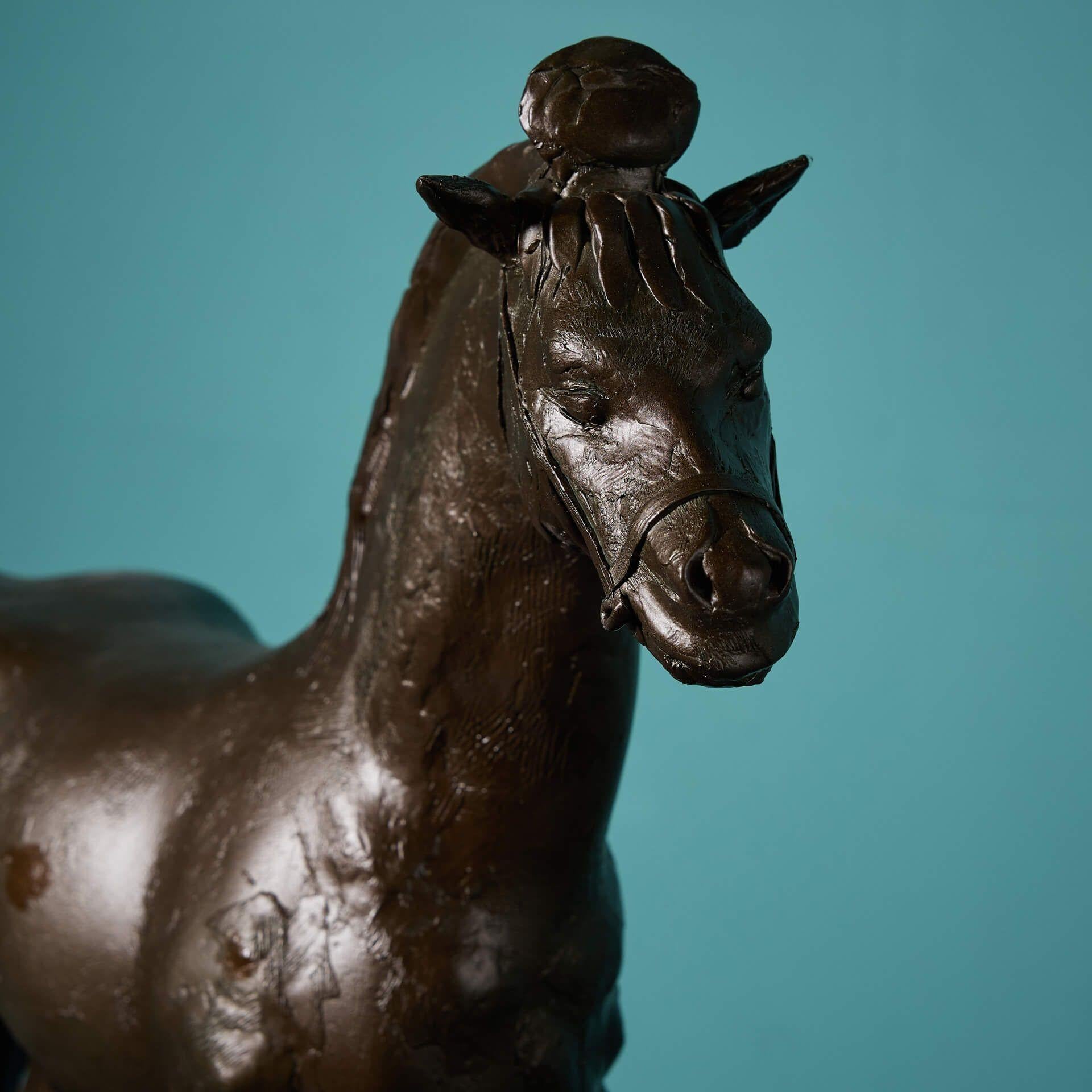 John W. Mills (1933-2023) Pareja de esculturas de caballos de la Tang Dynasty en Bastante bueno estado para la venta en Wormelow, Herefordshire