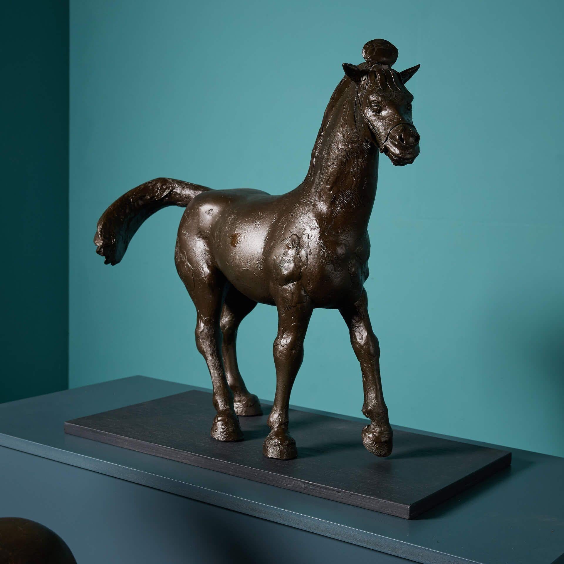 John W. Mills (1933-2023) Pareja de esculturas de caballos de la Tang Dynasty en venta 1