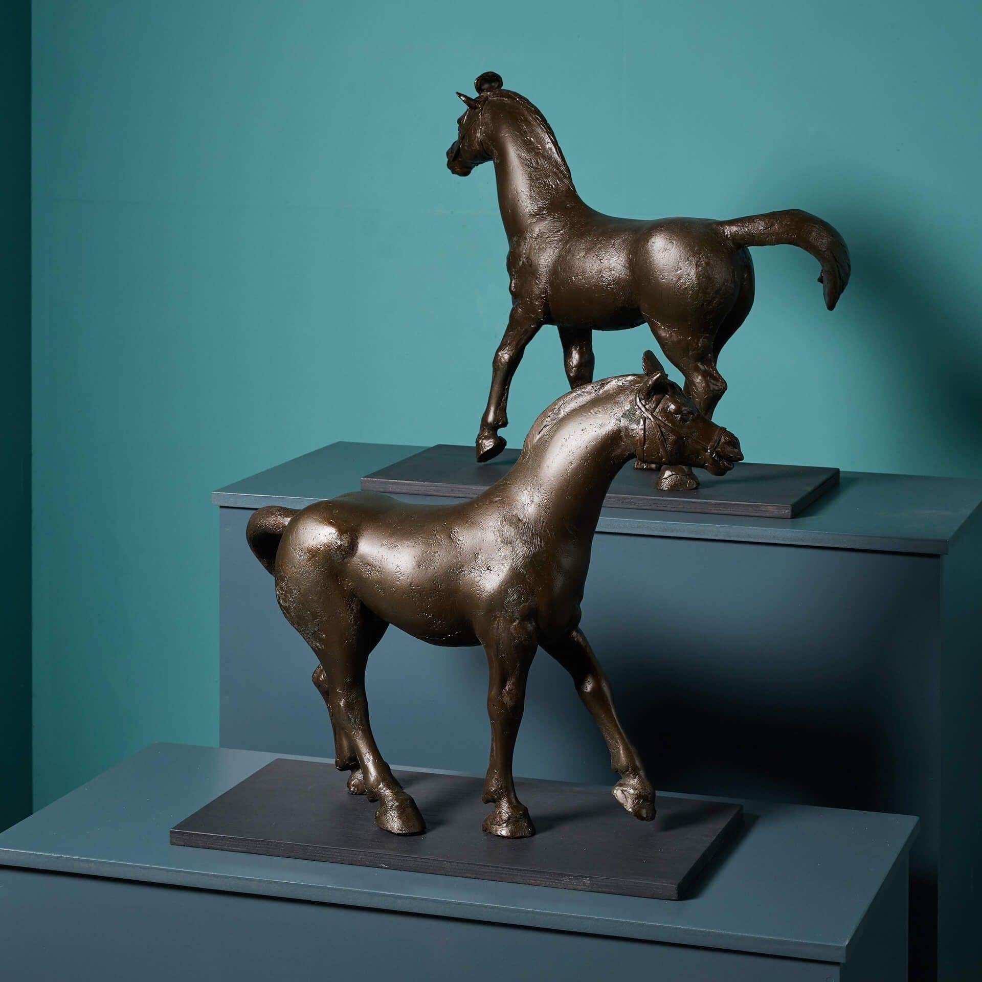 John W. Mills (1933-2023) Pareja de esculturas de caballos de la Tang Dynasty en venta 2
