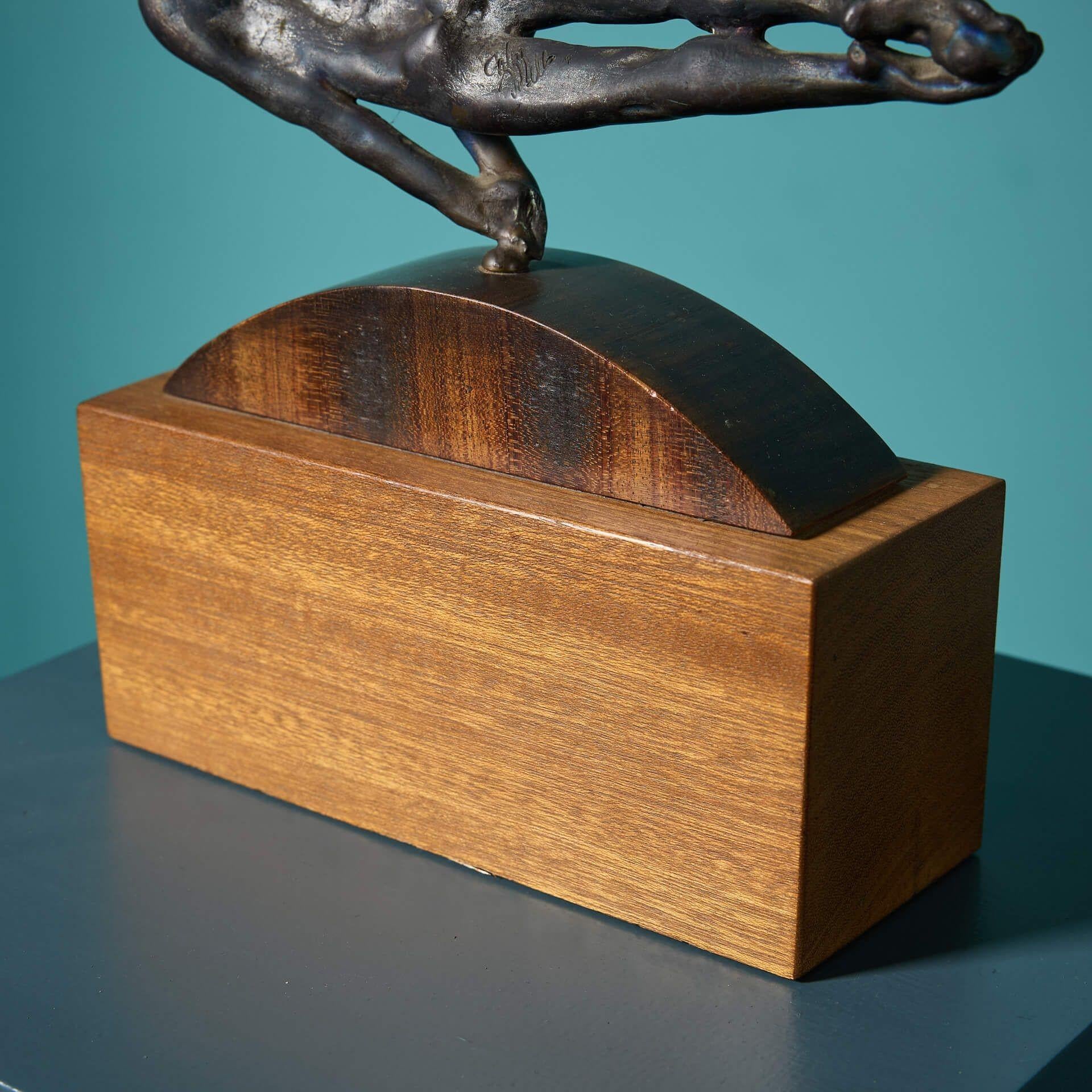 Inglese John W. Mills (1933-2023) Scultura figurativa in bronzo 