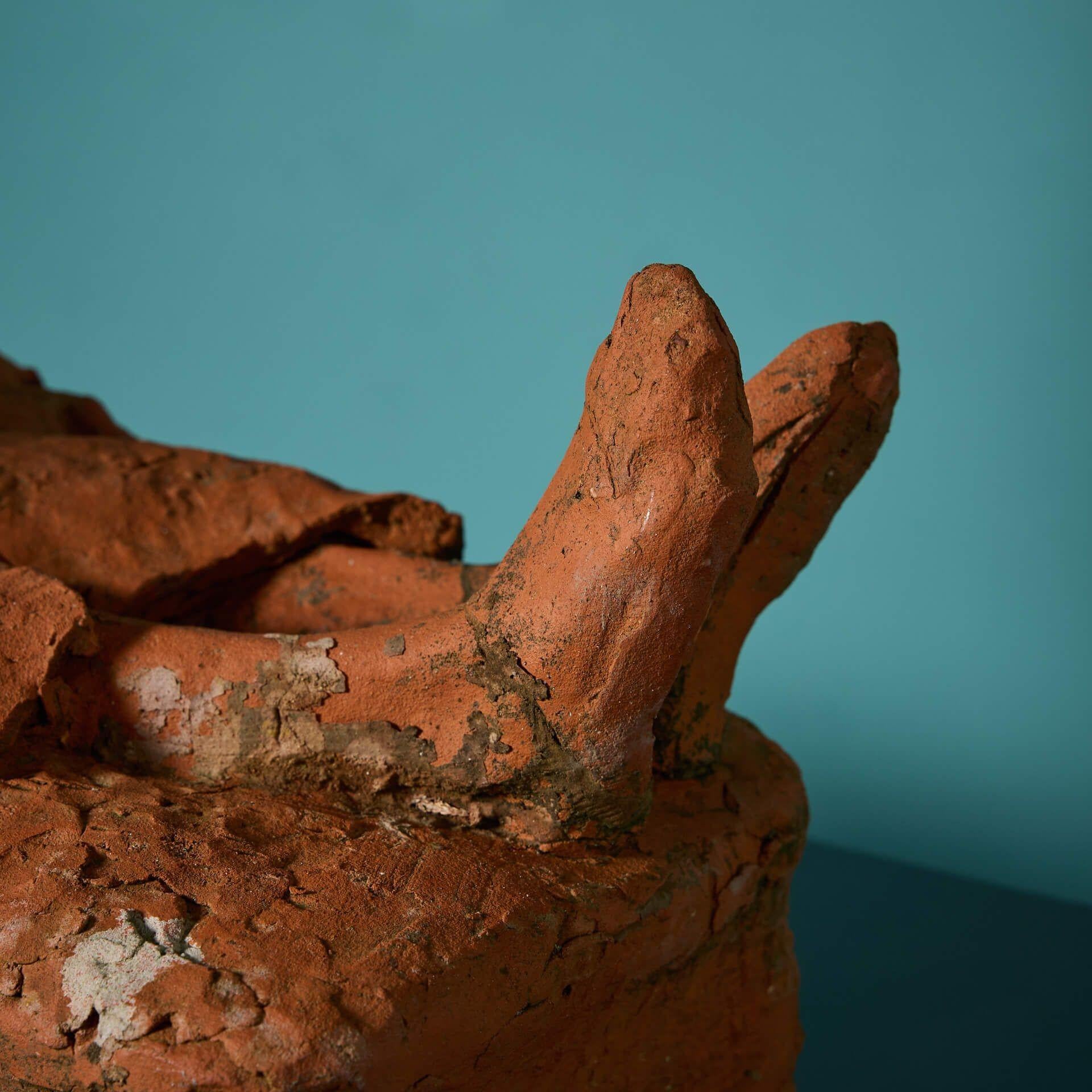 John W. Mills (1933-2023) Dama reclinata Maquette originale in terracotta In condizioni discrete in vendita a Wormelow, Herefordshire