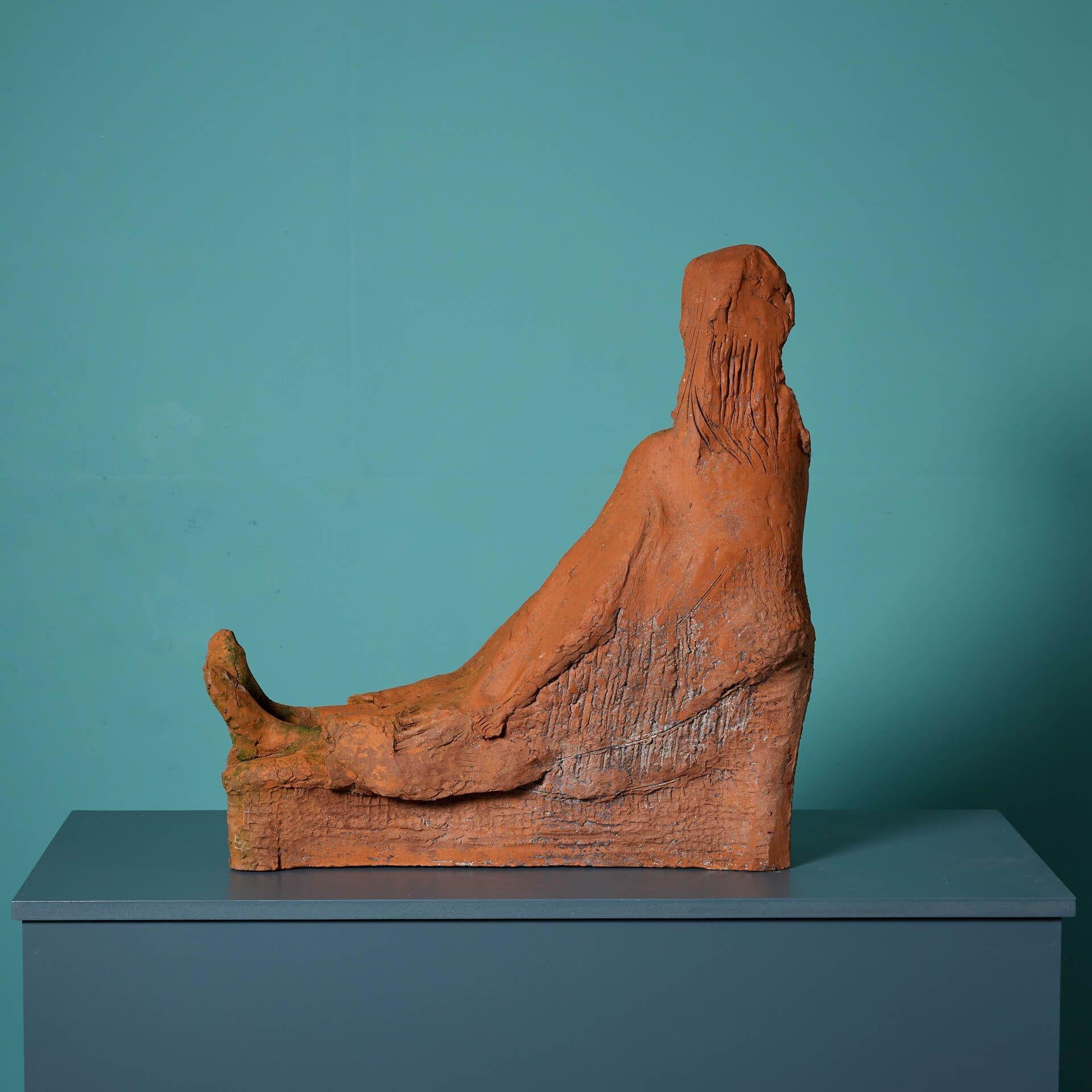 XX secolo John W. Mills (1933-2023) Dama reclinata Maquette originale in terracotta in vendita