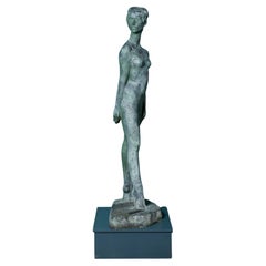 John W. Mills (1933-2023) Escultura de "Mujer de pie".