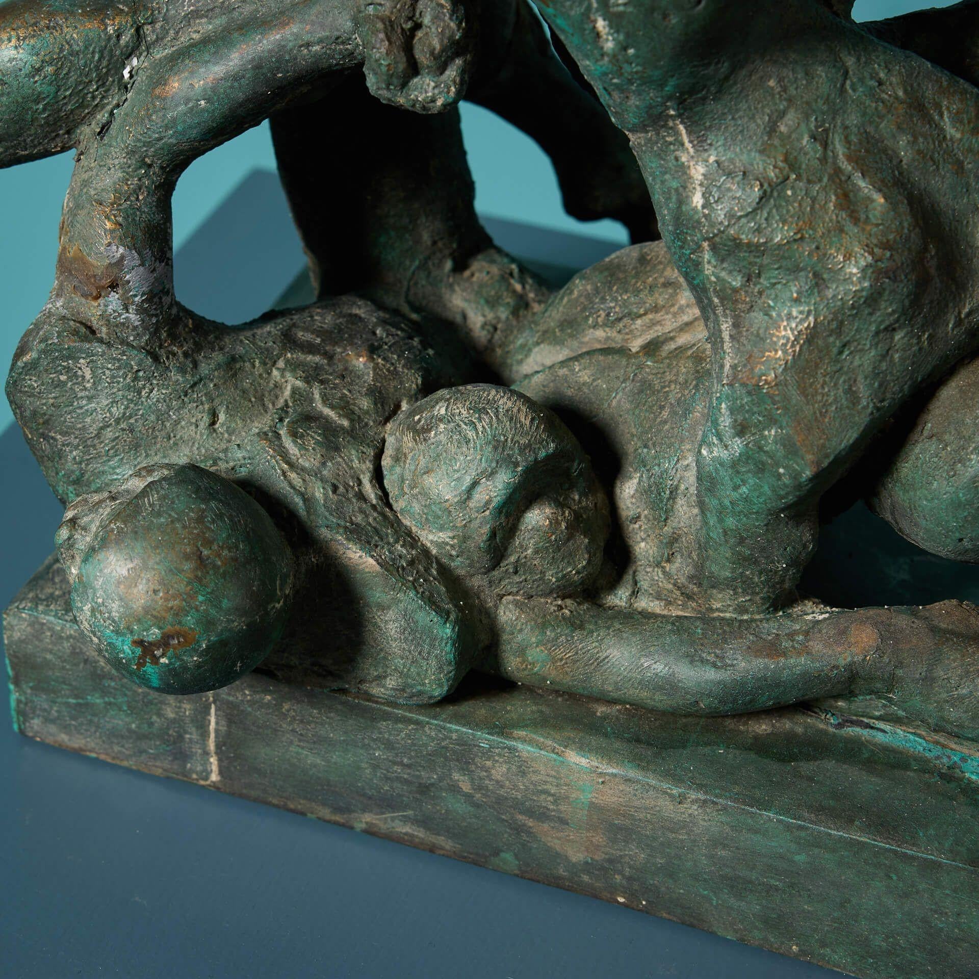 Mid-Century Modern John W. Mills (1933-2023) 'Tackle ! Sculpture des footballeurs américains en vente