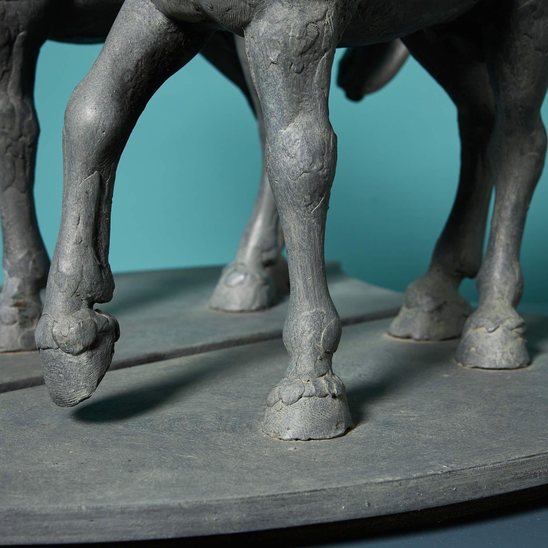 Resina John W. Mills (1933-2023) Due sculture di cavallo Tang Dynasty in vendita